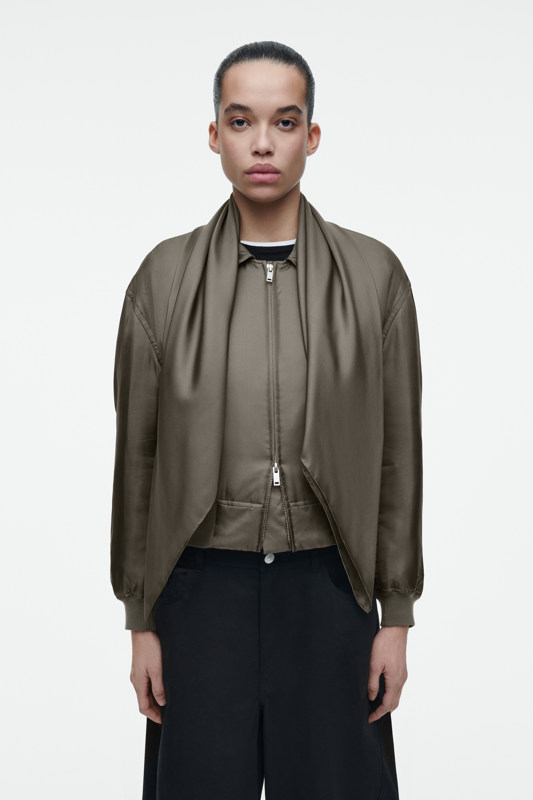 Nagyobb kép megtekintése: SÁLDÍSZES BÉLELT SELYEM BOMBER DZSEKI - BRONZ - NŐI | H&M HU 4