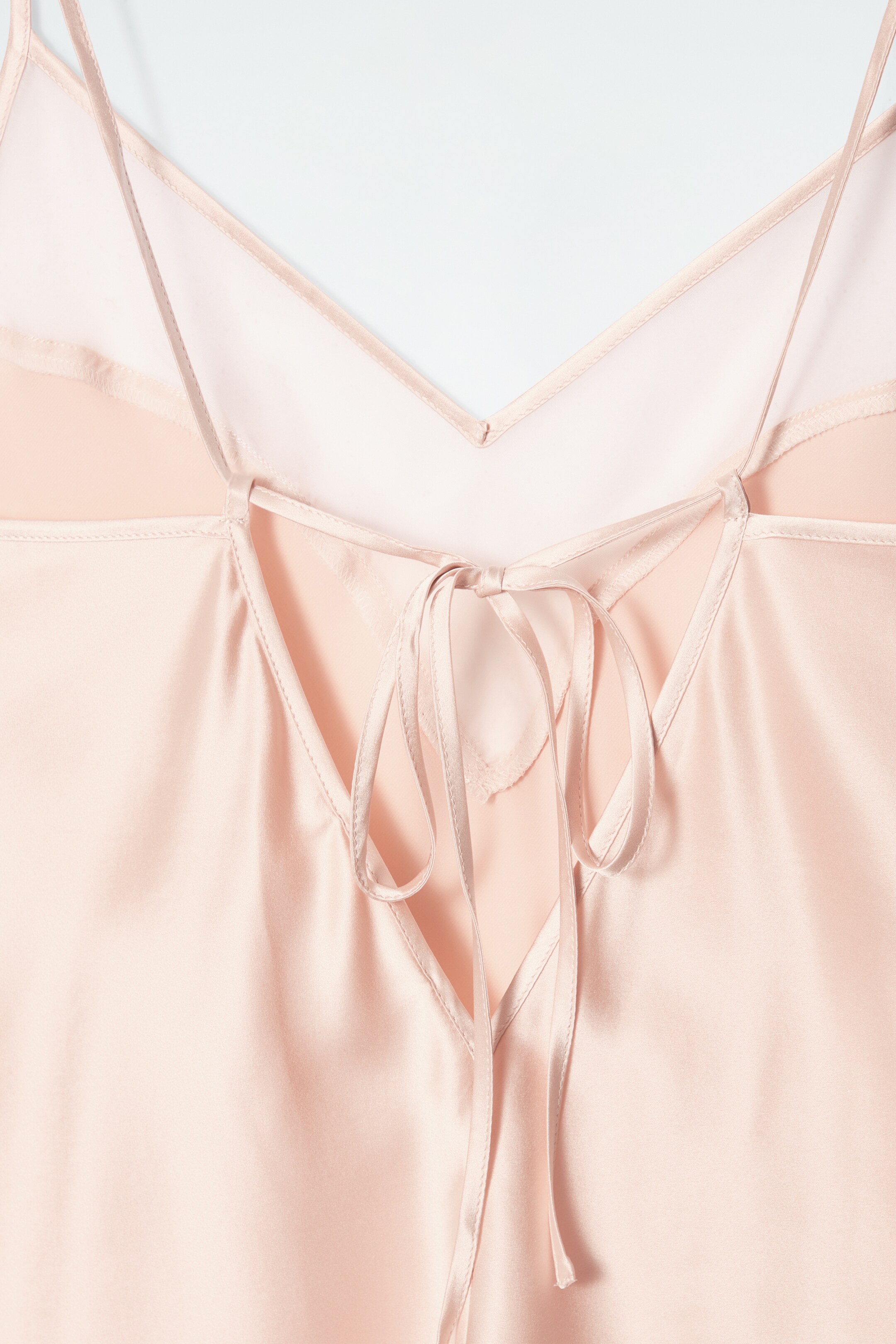Grösseres Bild ansehen: TRÄGERTOP AUS SEIDE MIT DURCHSCHEINENDER PARTIE - APRICOT - DAMEN | H&M CH 5
