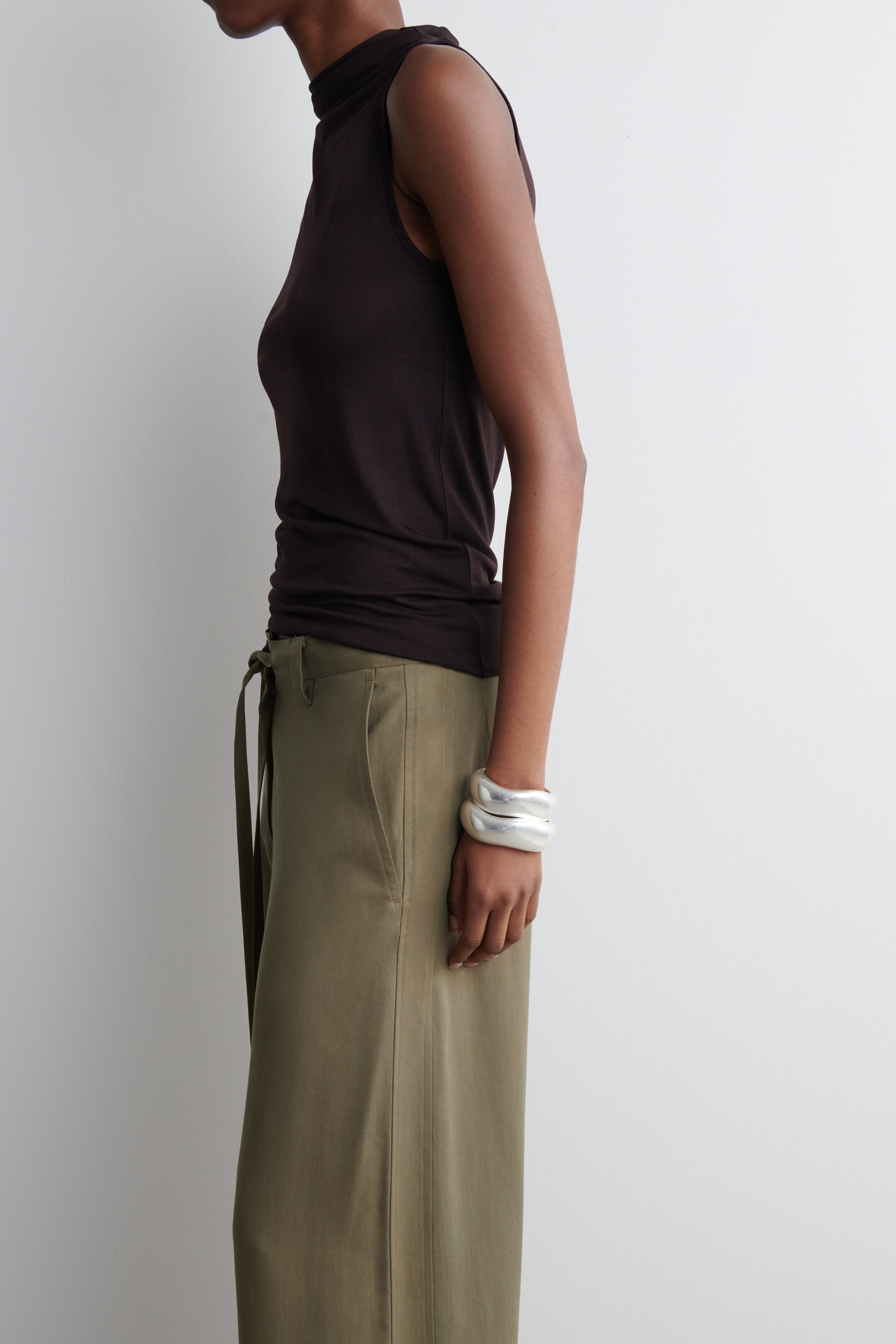 Agrandir l'image: PANTALON LARGE À DÉTAIL NOUÉ - KAKI - FEMME | H&M BE 3
