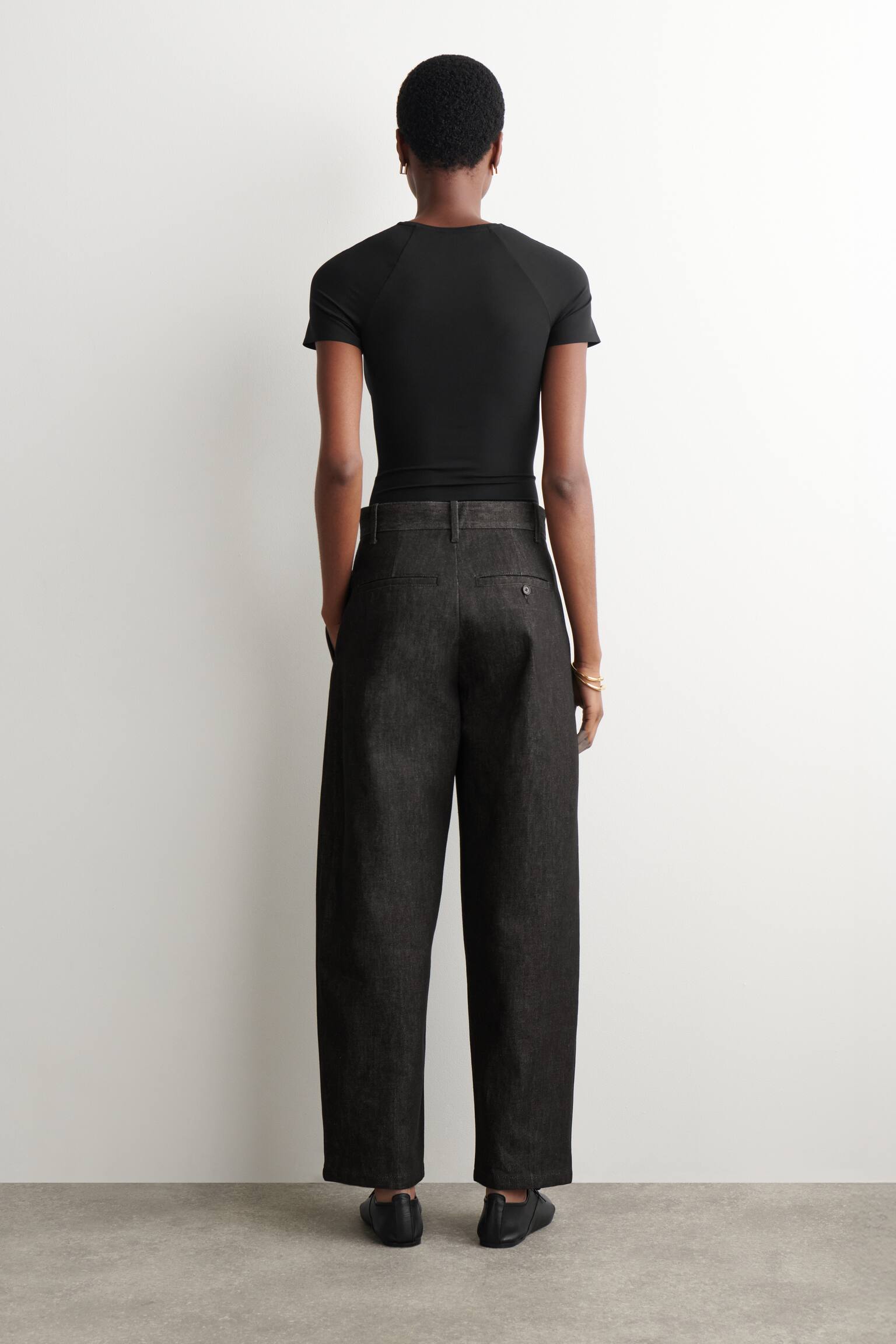 PANTALONI IN DENIM A GAMBA LARGA TAGLIO RILASSATO - NERO - 7