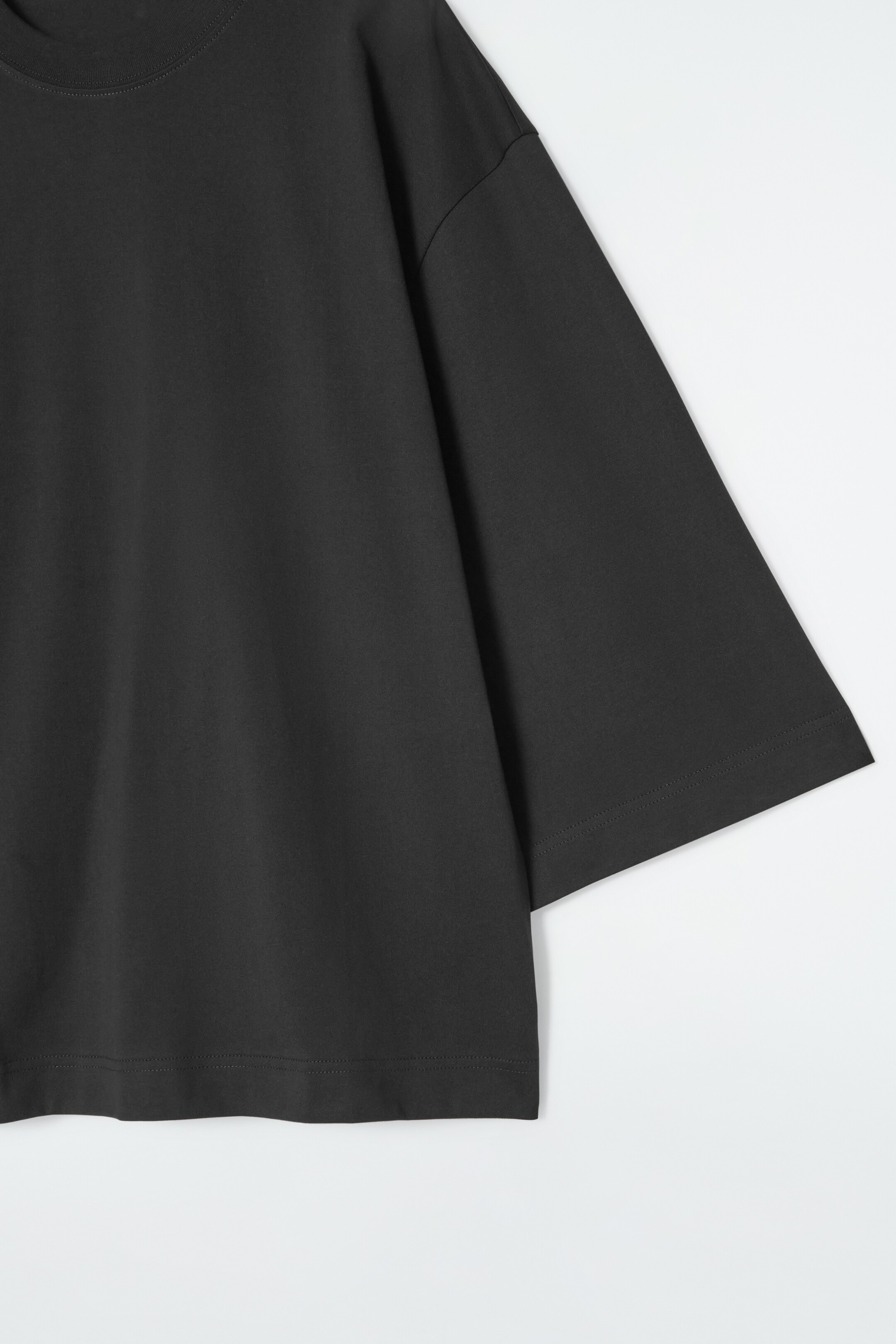 Grösseres Bild ansehen: TRAPEZFÖRMIGES LOCKERES T-SHIRT - SCHWARZ - DAMEN | H&M CH 2