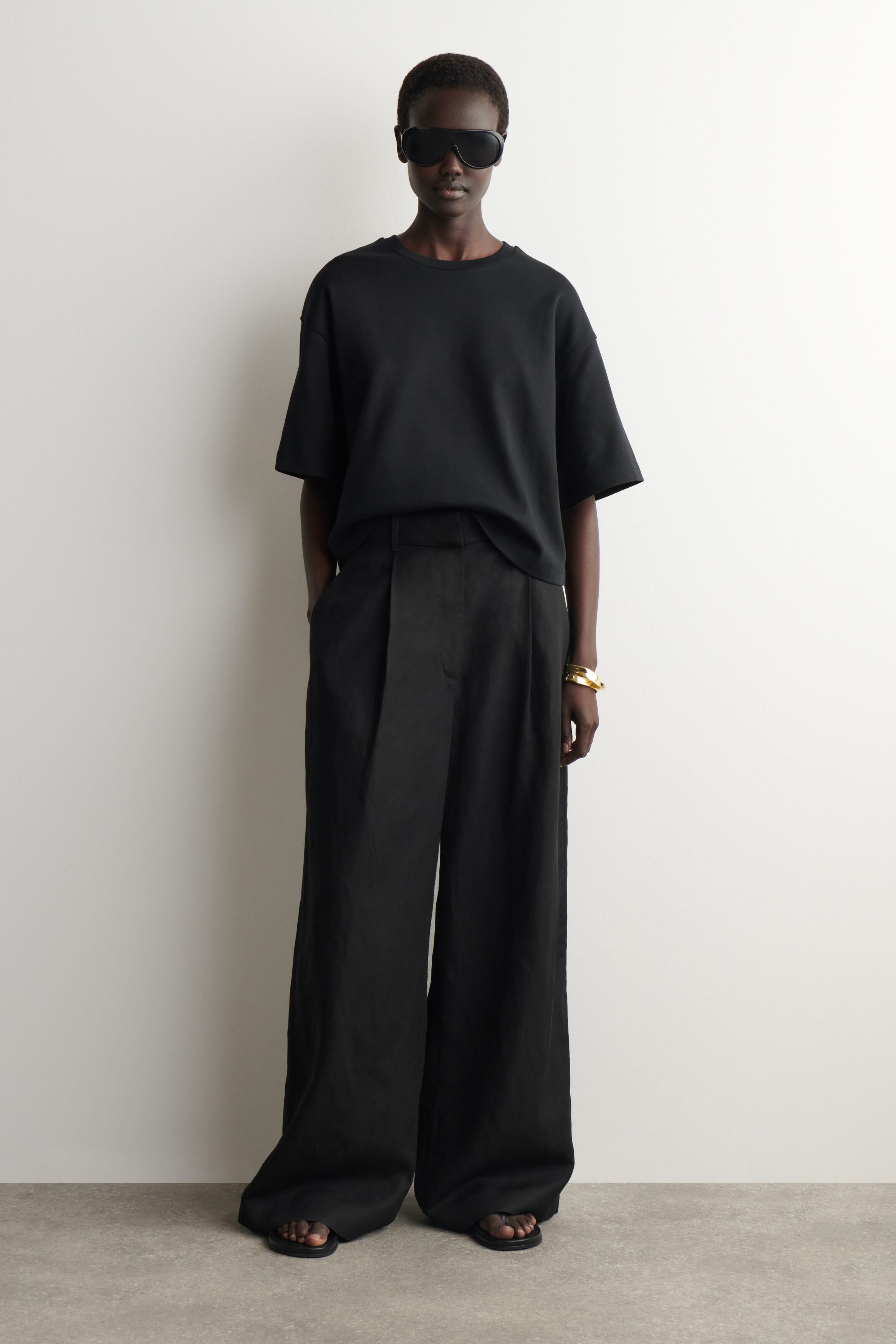 OVERSIZED T-SHIRT - BLACK | COS US