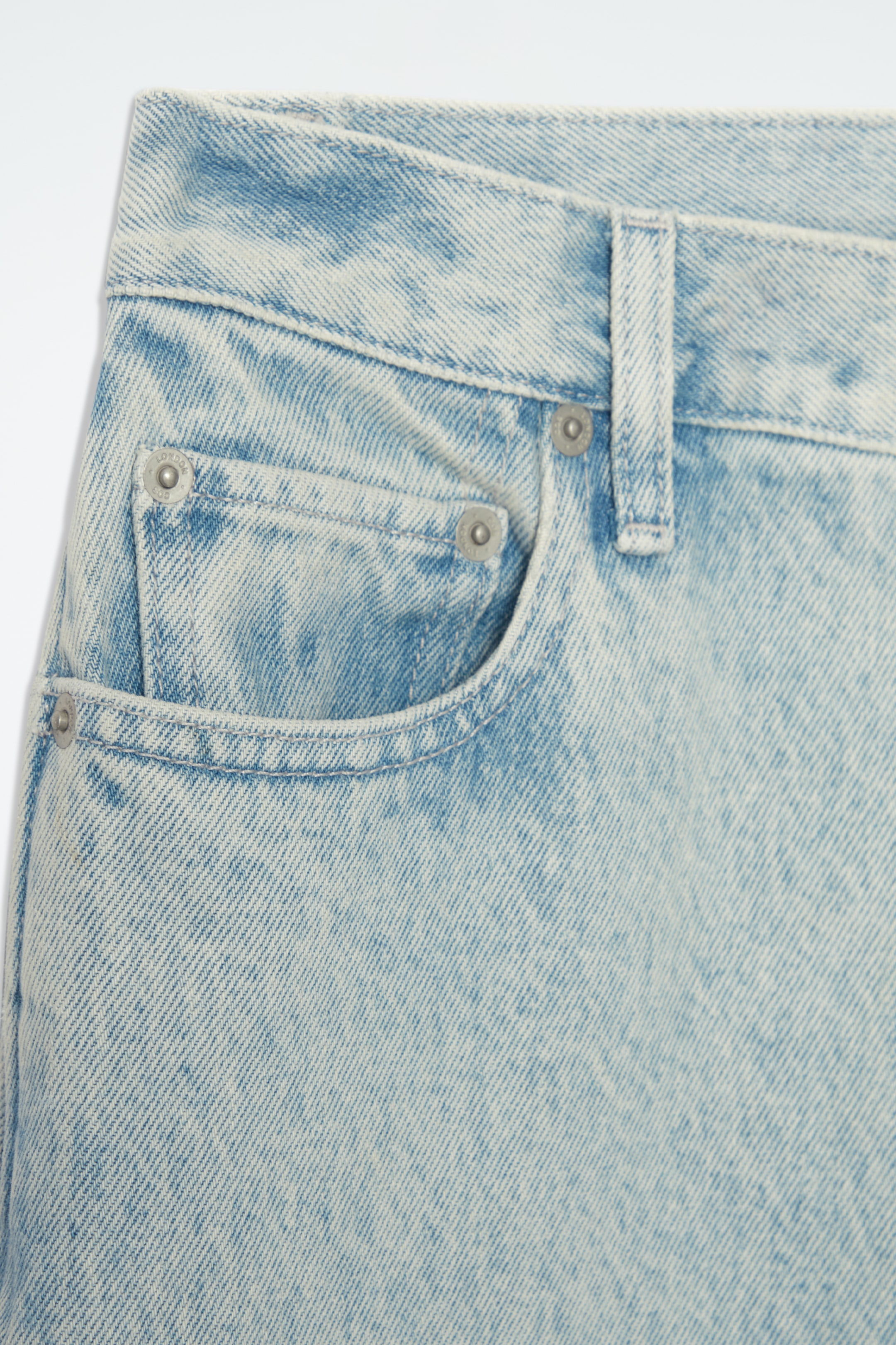 Grösseres Bild ansehen: TWIST JEANS MIT BARREL-BEIN - HELLBLAU - DAMEN | H&M CH 2