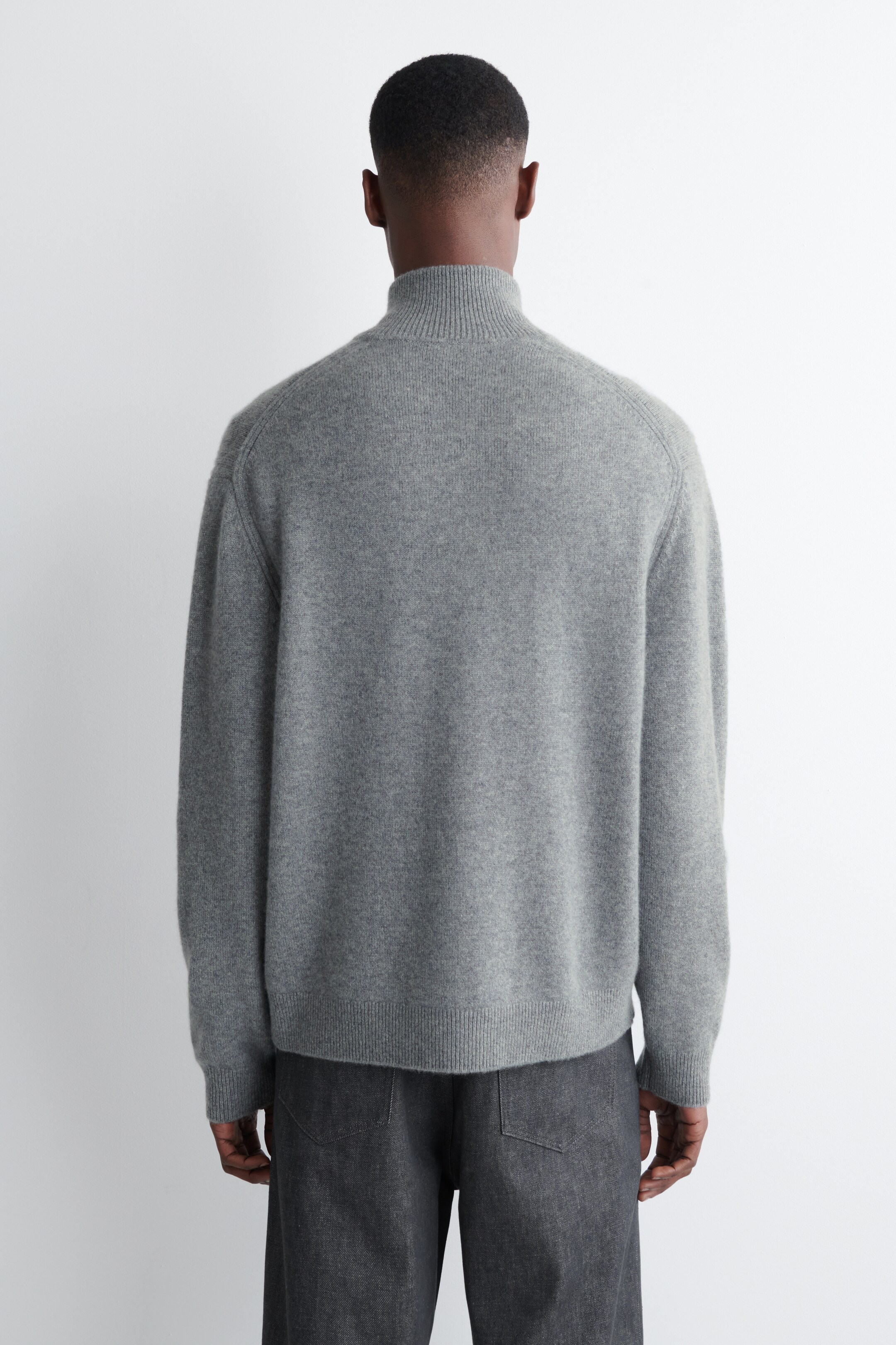 Преглед на по-голямо изображение: КАШМИРЕН ПУЛОВЕР С ЦИП - СИВО - МЪЖЕ | H&M BG 5