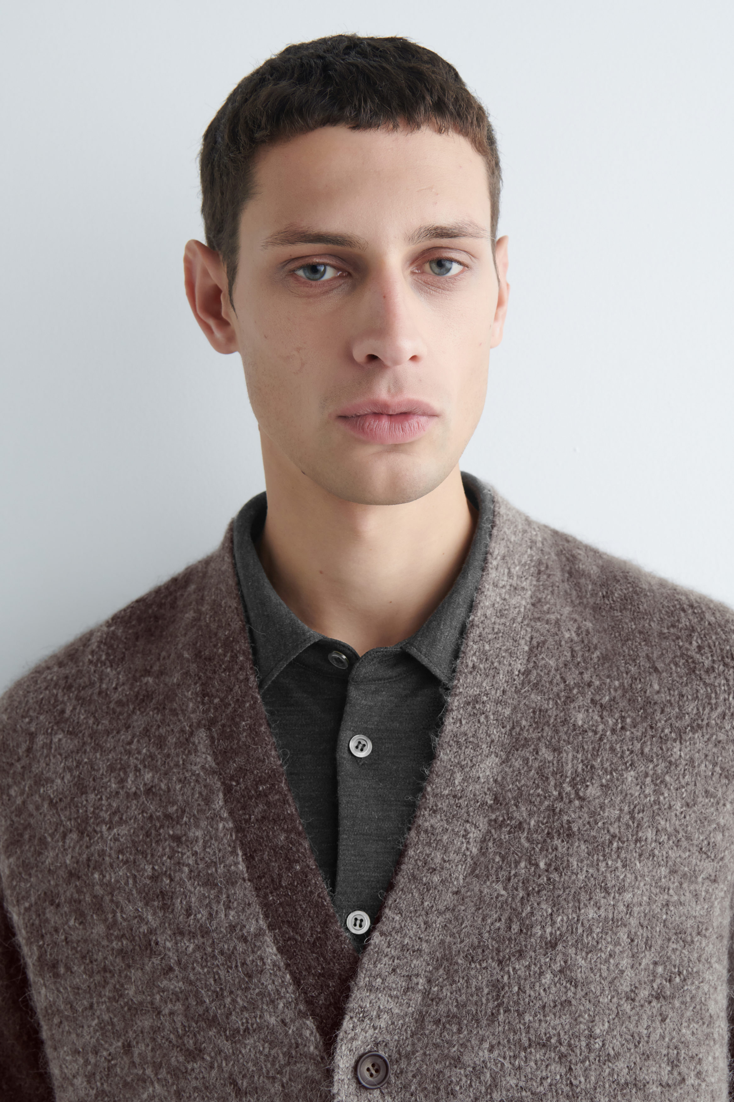 美品 COS アルパカ ウール オーバーサイズカーディガン RELAXED L DEGRADE ALPACA-BLEND CARDIGAN - GRAY / DÉGRADÉ | COS US
