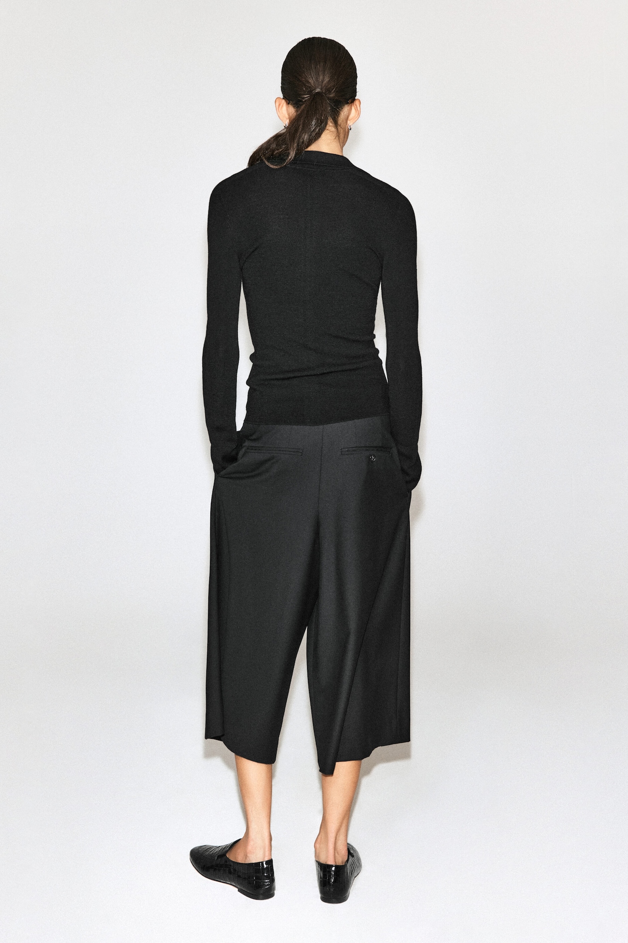 SEAMLESS MERINO WOOL SHIRT — BLACK