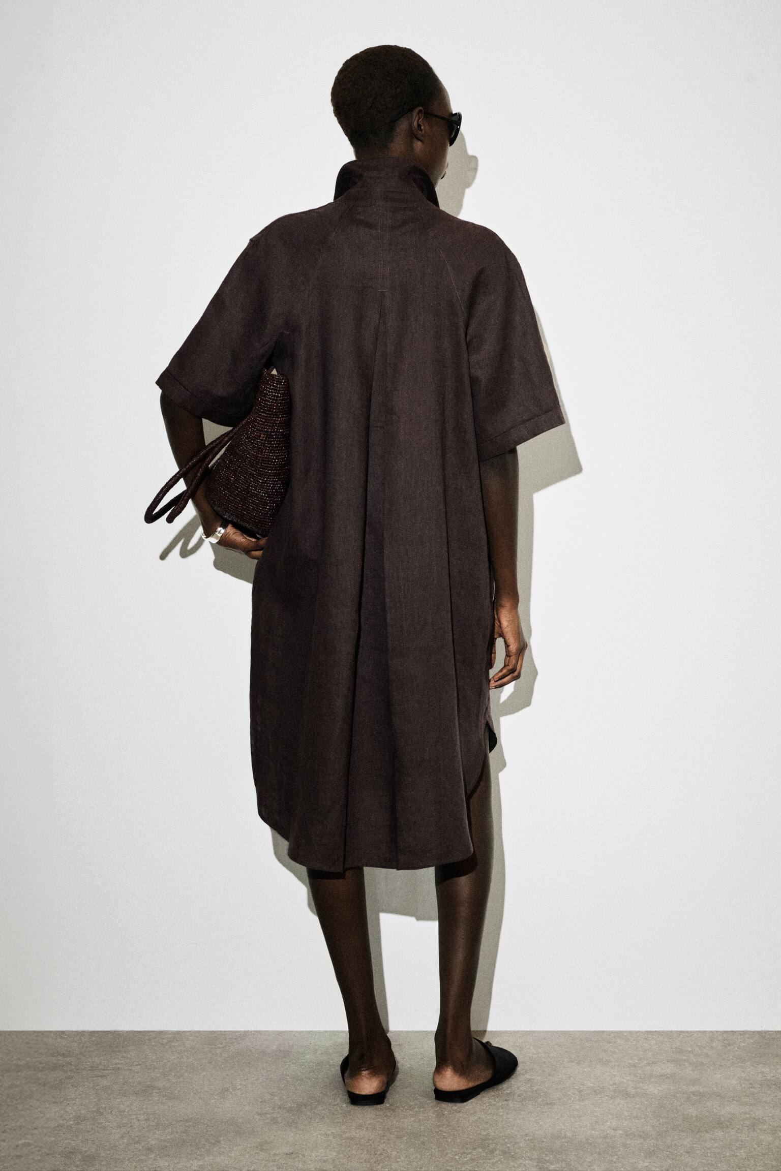 KORTÆRMET SKJORTEKJOLE I HØR - VINRØD/BEIGE - 3