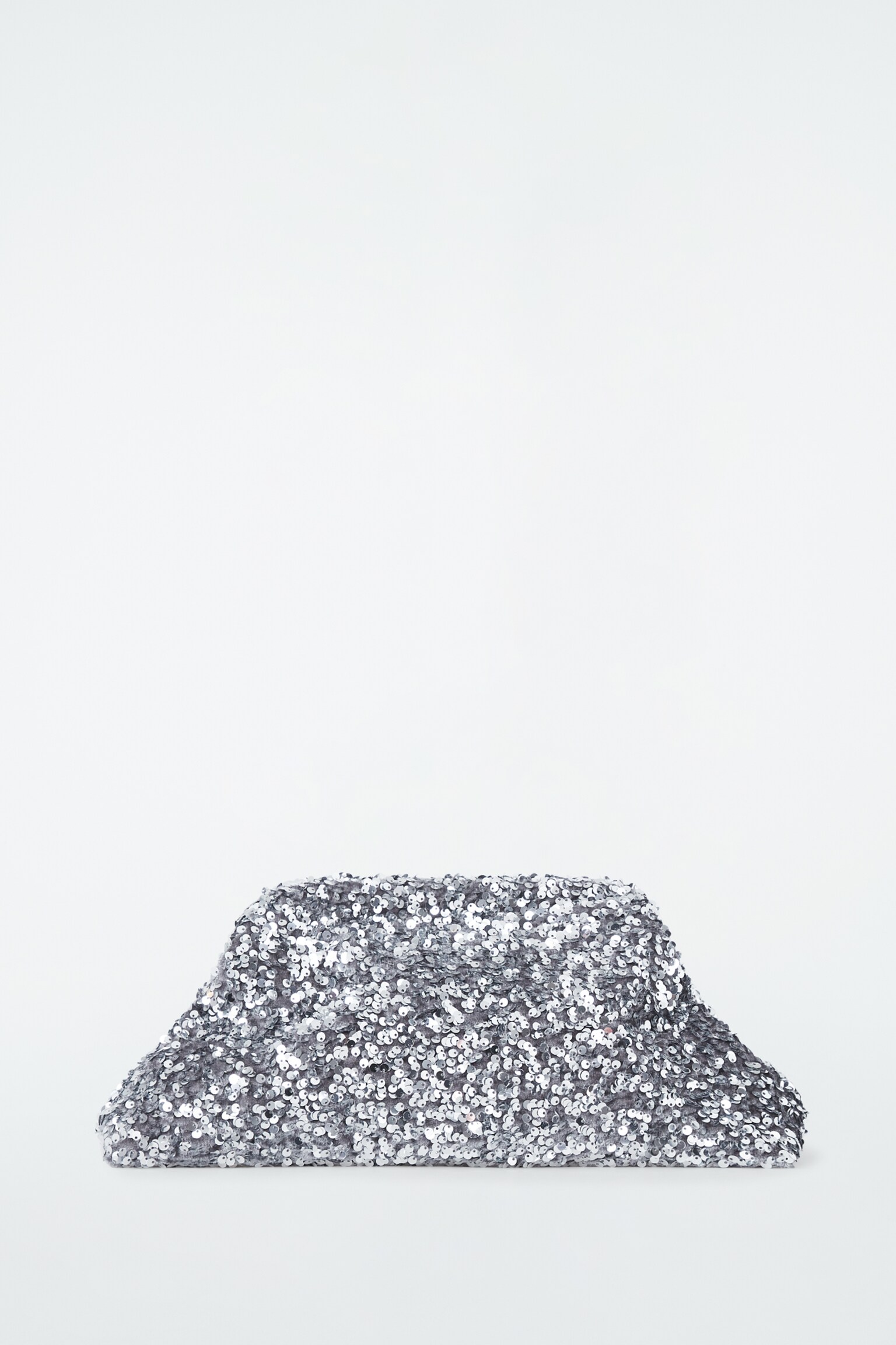 OVERSIZED-CLUTCH MIT PAILLETTEN - SILBER/SCHOKOLADENBRAUN