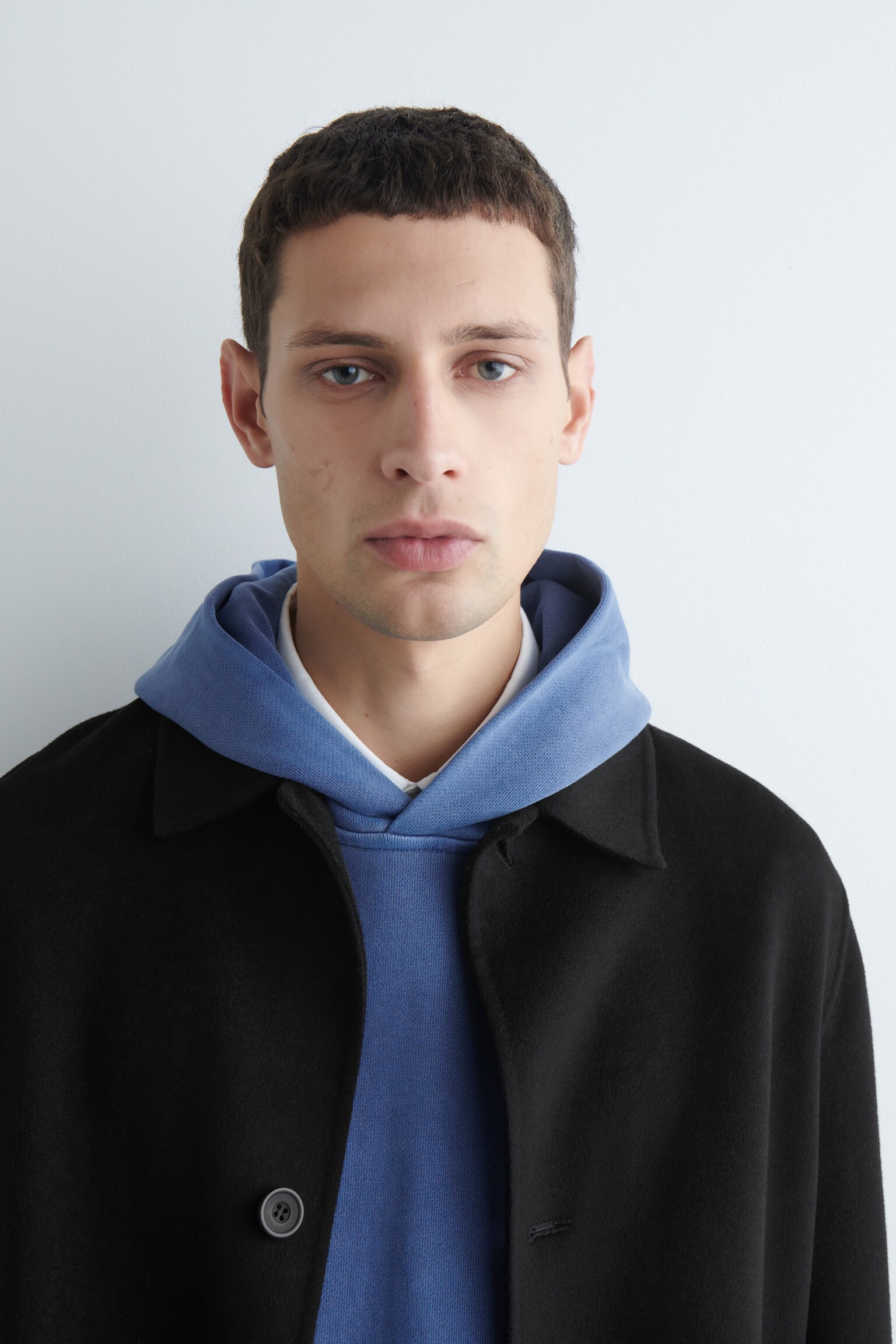 SWEAT À CAPUCHE EN JERSEY DE COTON DÉLAVÉ - BLEU/BLEU/TAUPE - 7