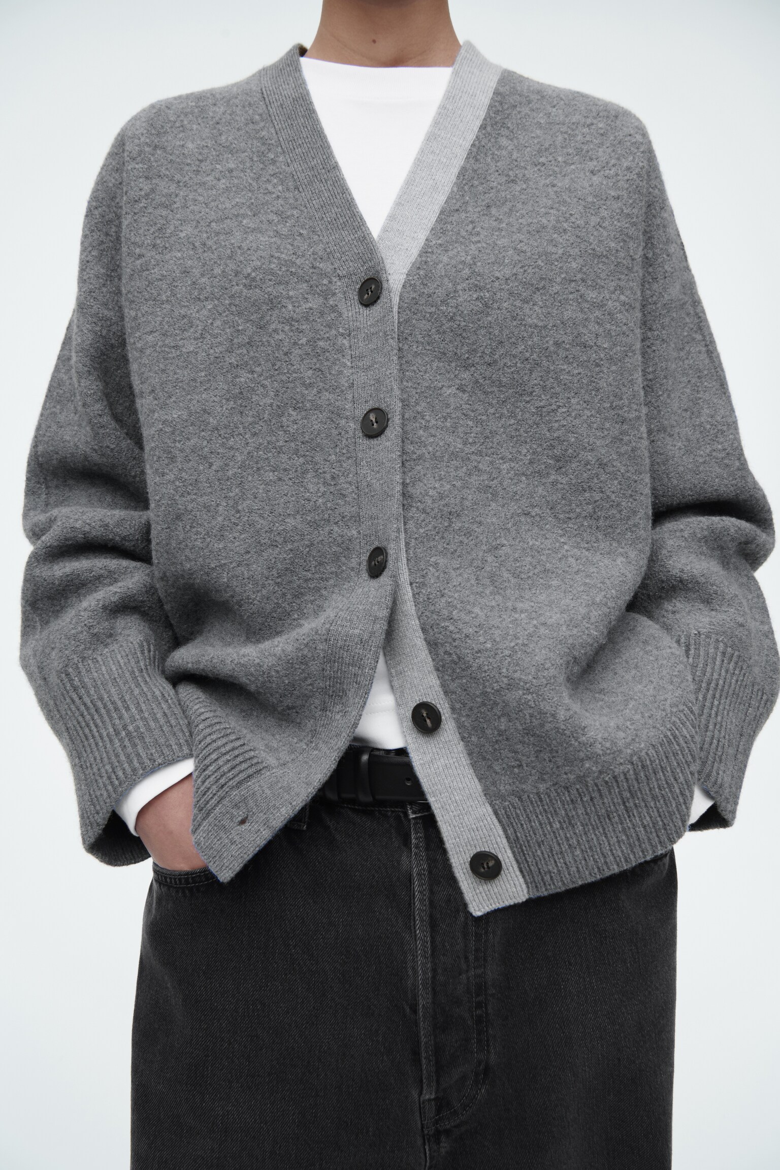 CARDIGAN À ENCOLURE EN V EN LAINE COLOUR-BLOCK - GRIS - 4
