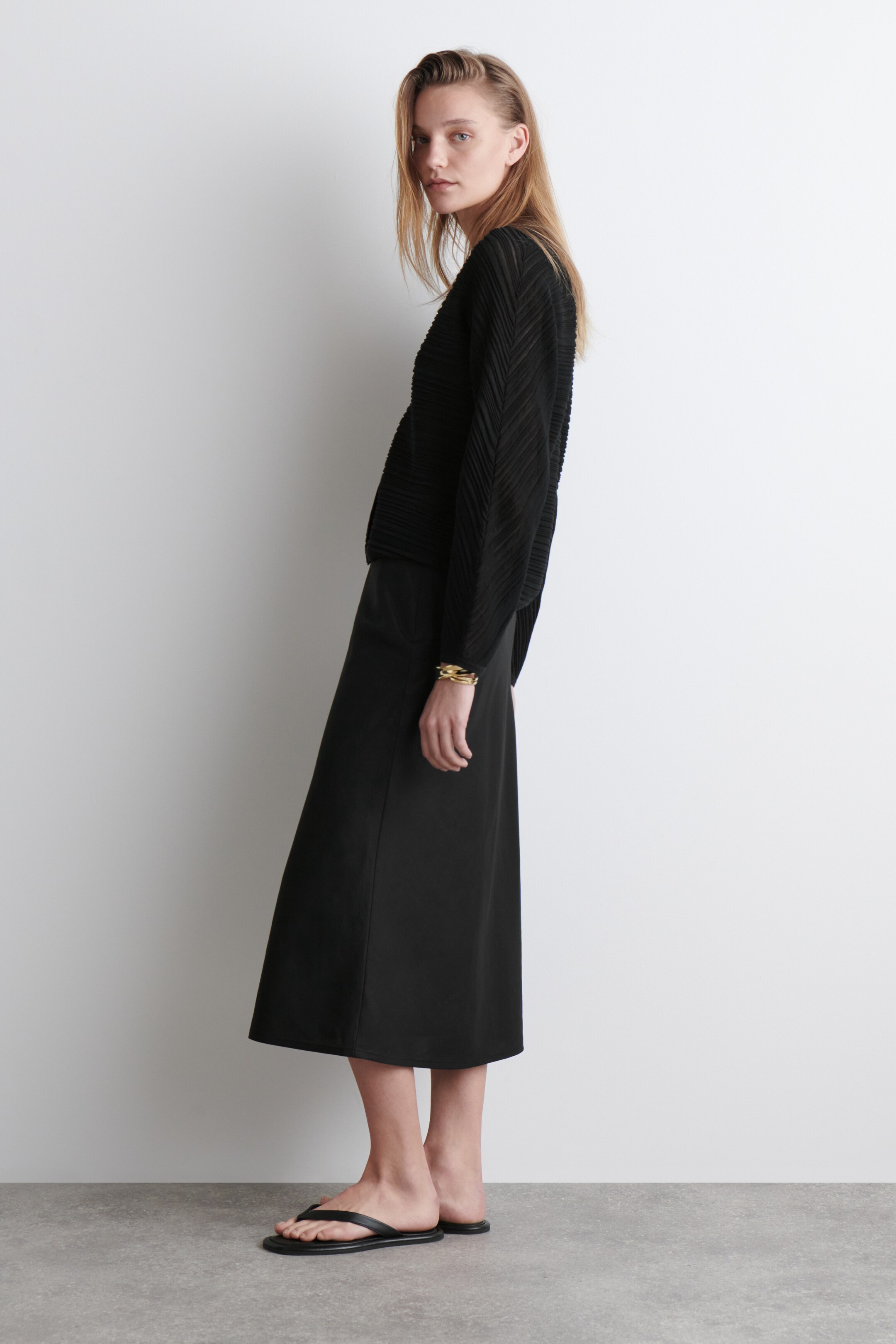 Größeres Bild ansehen: PLISSIERTE STRICKJACKE - SCHWARZ - Ladies | H&M DE 3