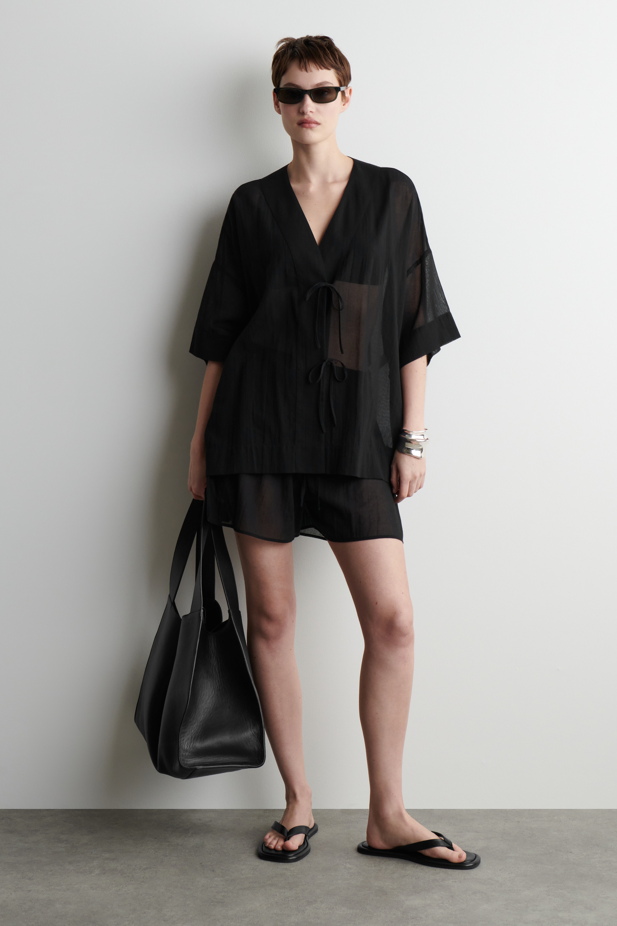 Agrandir l'image: CHEMISE DE PLAGE À CRAVATE FROISSÉE - NOIR - FEMME | H&M CH 3