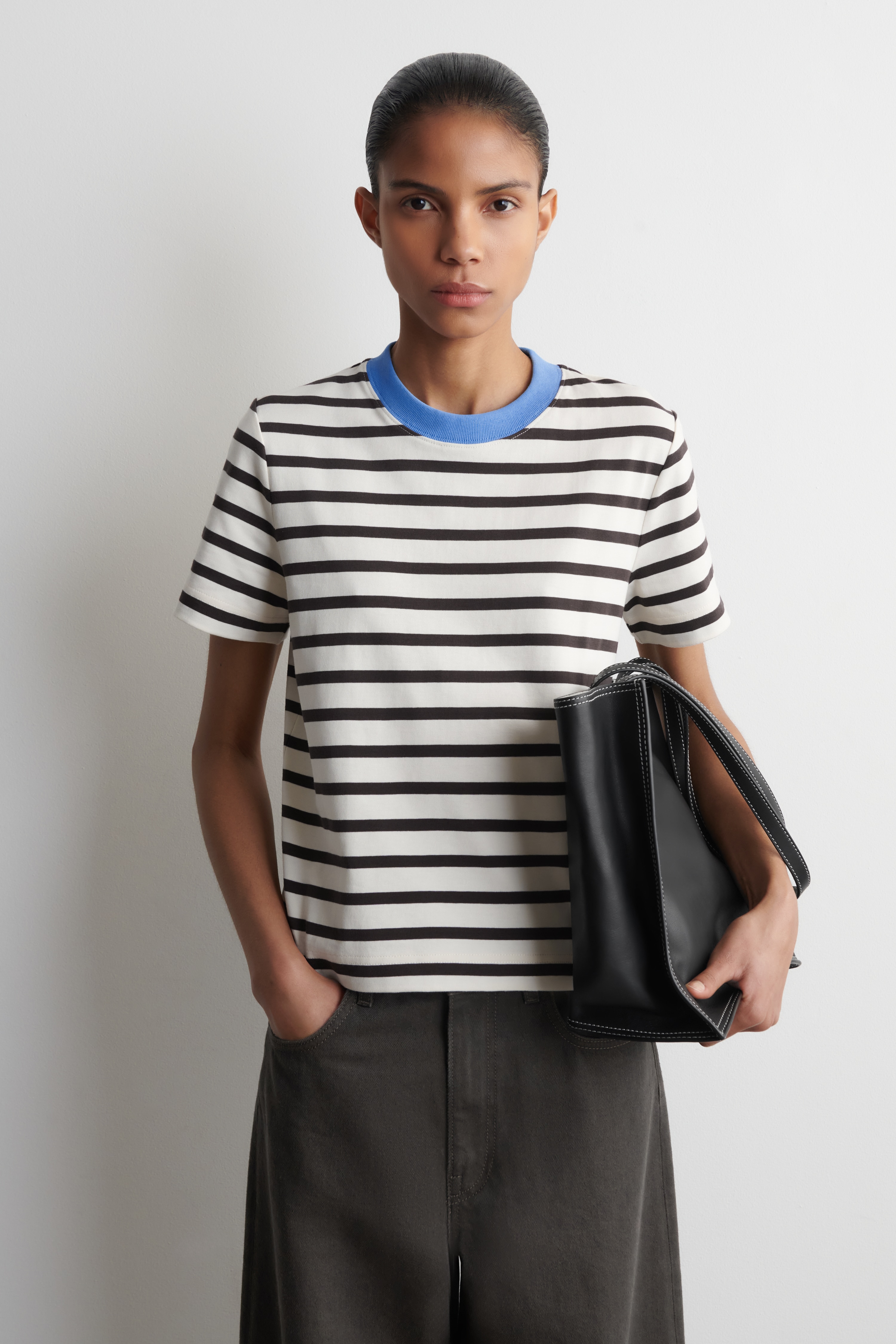 CLEAN CUT T-SHIRT - BLACK / WHITE / STRIPED/WHITE/DARK RED/BLACK