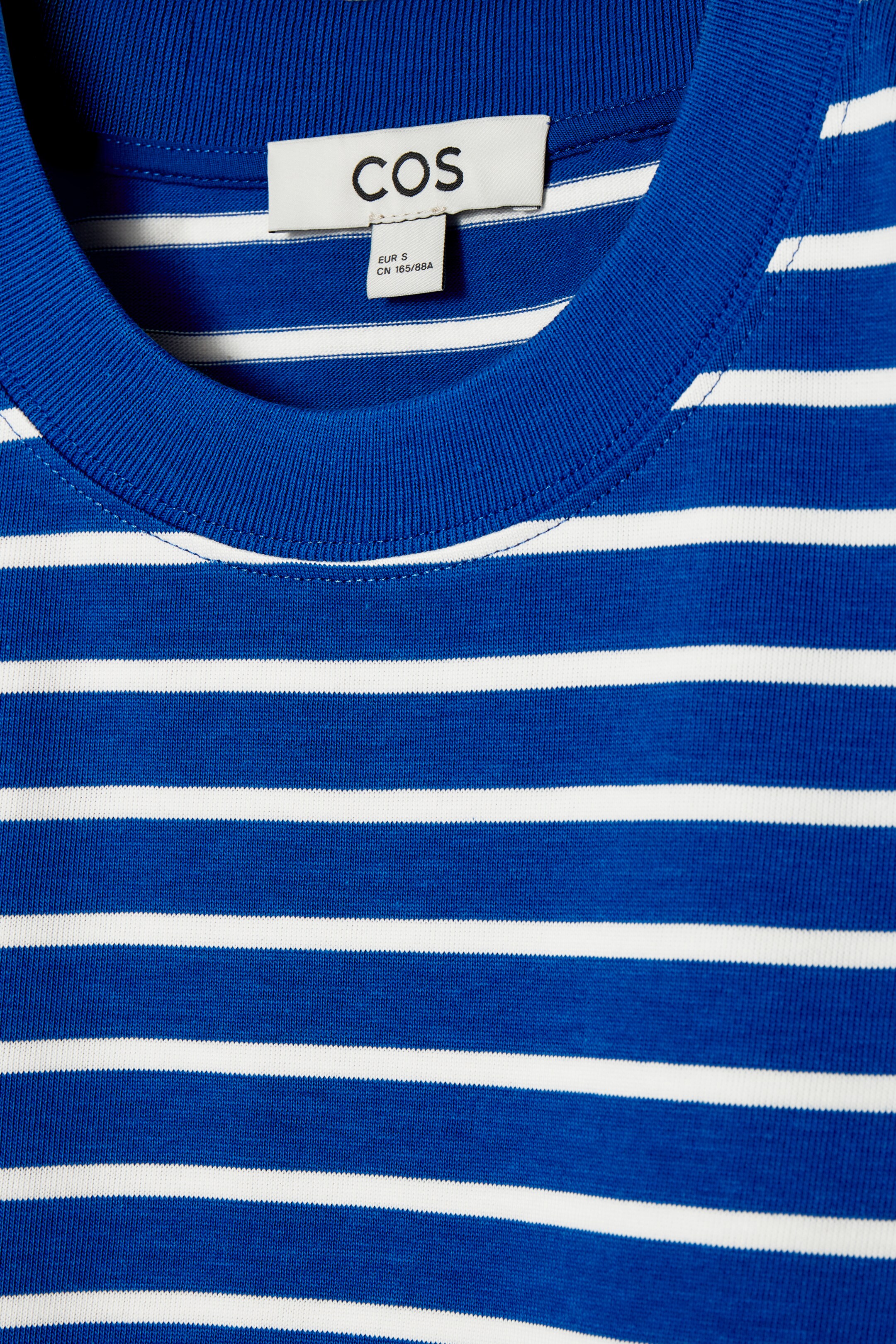 Agrandir l'image: T-SHIRT REGULAR ÉLÉGANT - BLEU / RAYÉ - FEMME | H&M CH 7