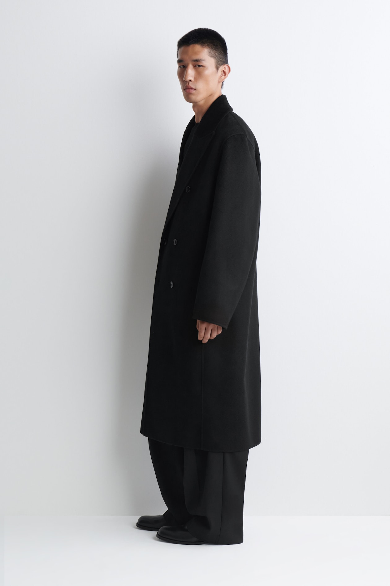 TAILORED DOUBLE-FACED CASHMERE COAT — CARBON