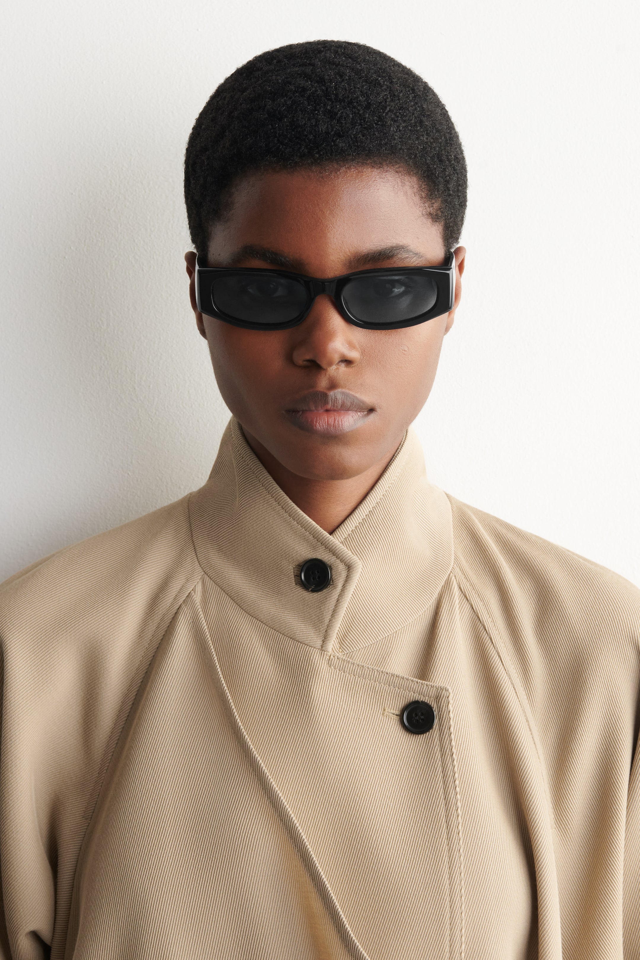 הצגת תמונה גדולה יותר: SLIM RECTANGULAR SUNGLASSES - שחור - Ladies | H&M IL 1