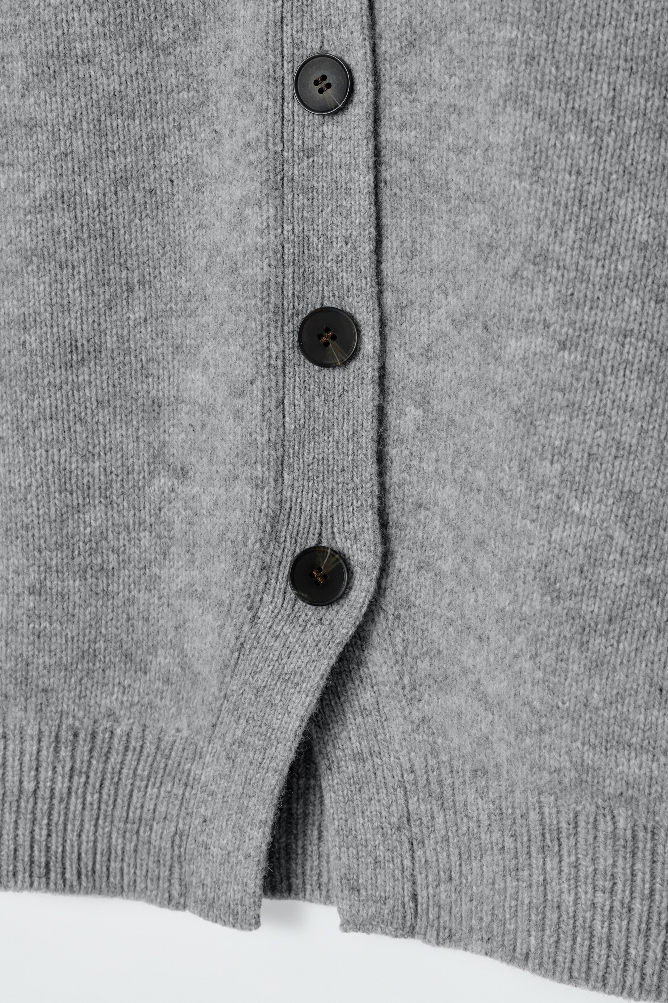 Größeres Bild ansehen: WESTE AUS MERINOWOLLE MIT V-AUSSCHNITT - GRAU MELIERT - Ladies | H&M DE 7