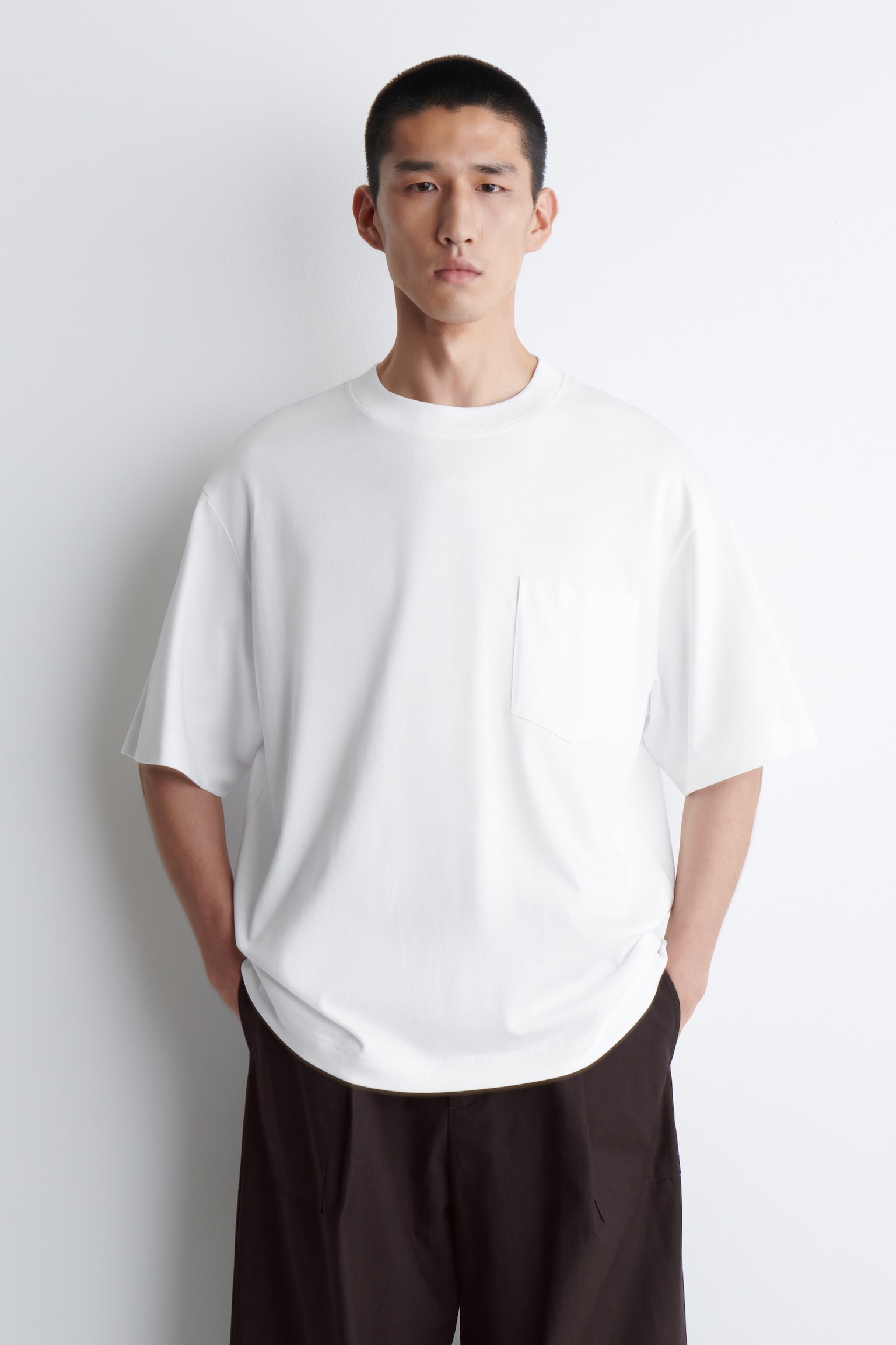T-SHIRT OVERSIZE Z BAWEŁNĄ O WYSOKIEJ GRAMATURZE - BIAŁY/CZARNY