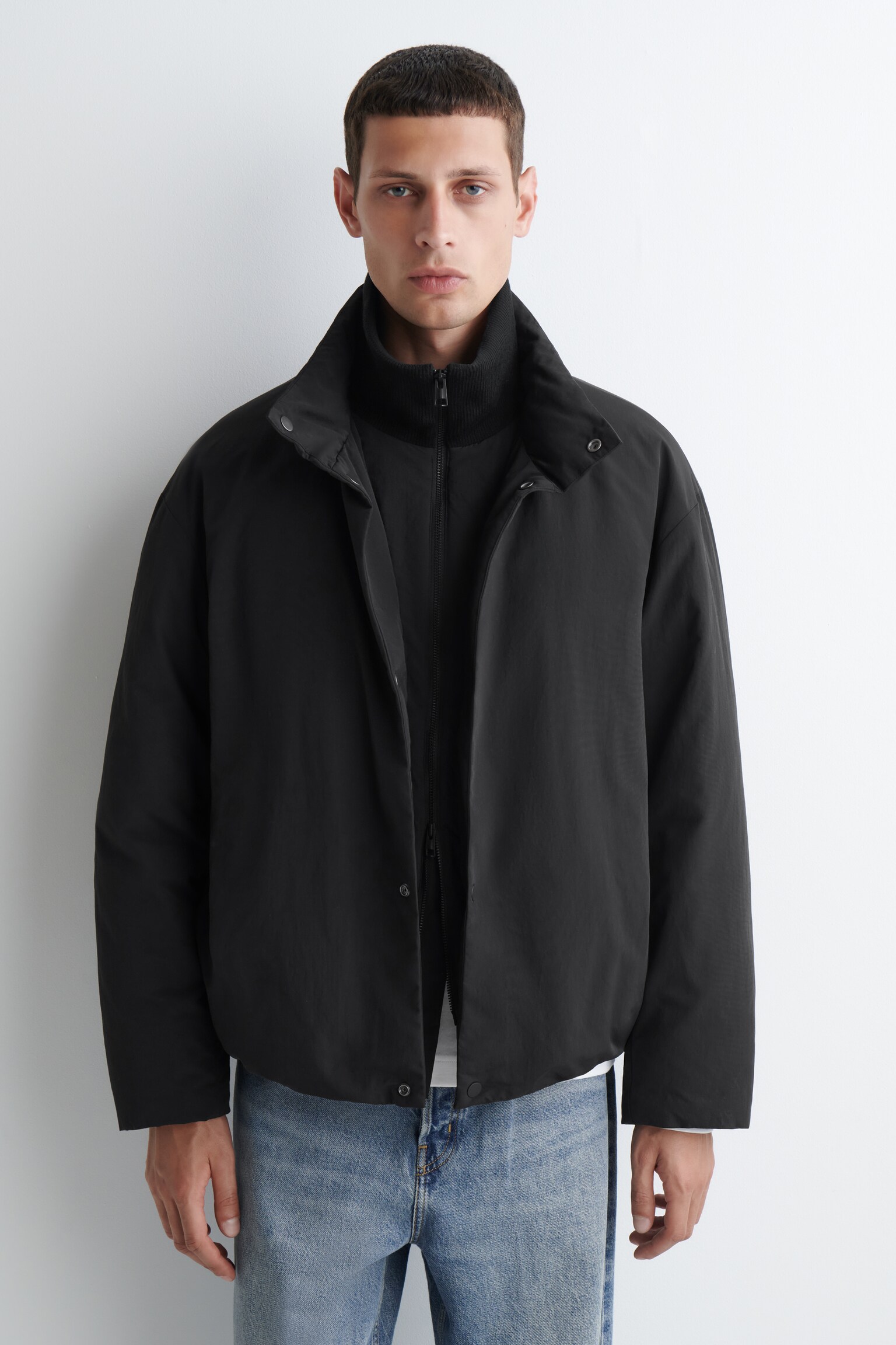 WATTIERTE DAUNENJACKE MIT STEHKRAGEN - SCHWARZ/BORDEAUX - 4