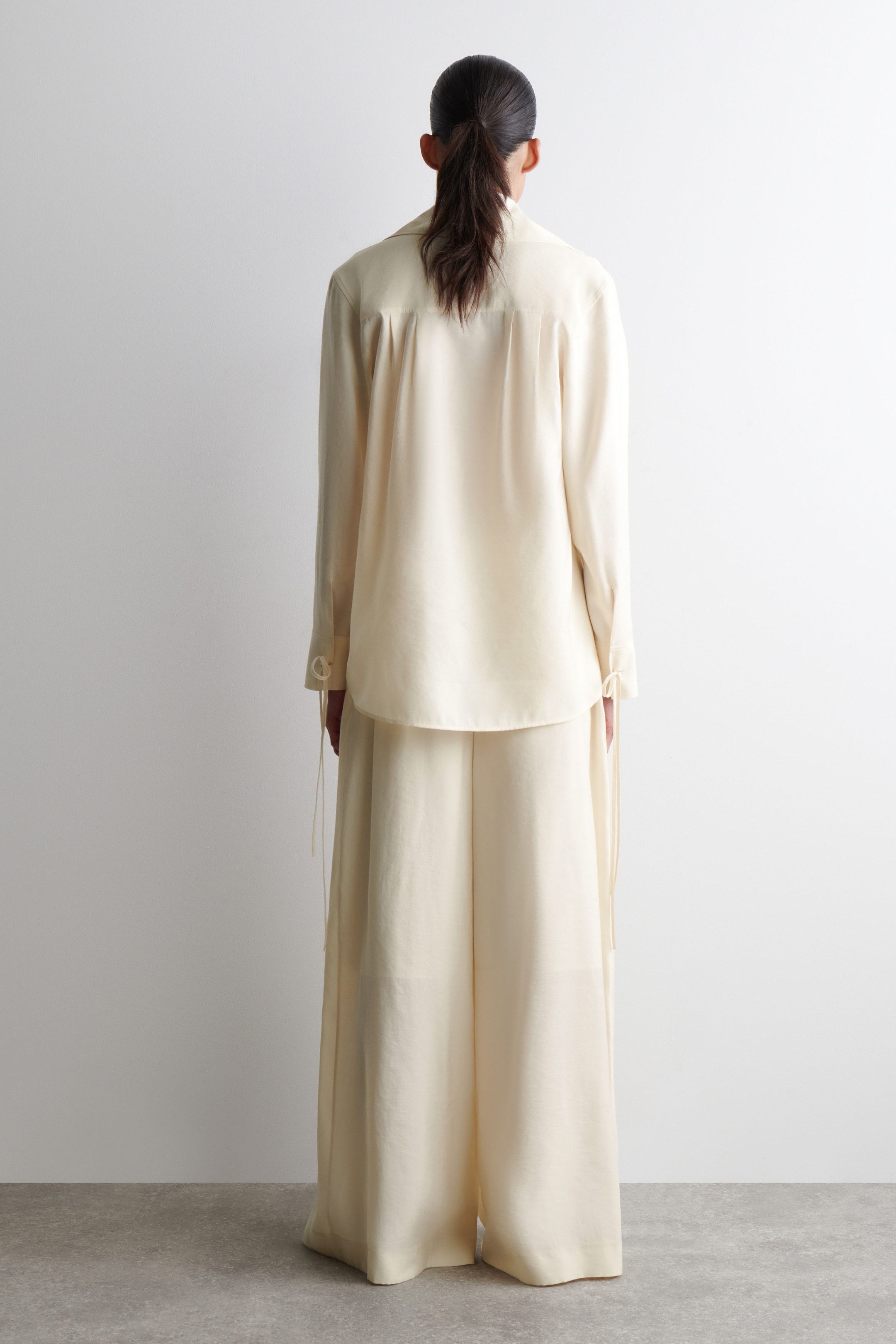 WIDE-COLLAR MODAL BLOUSE
