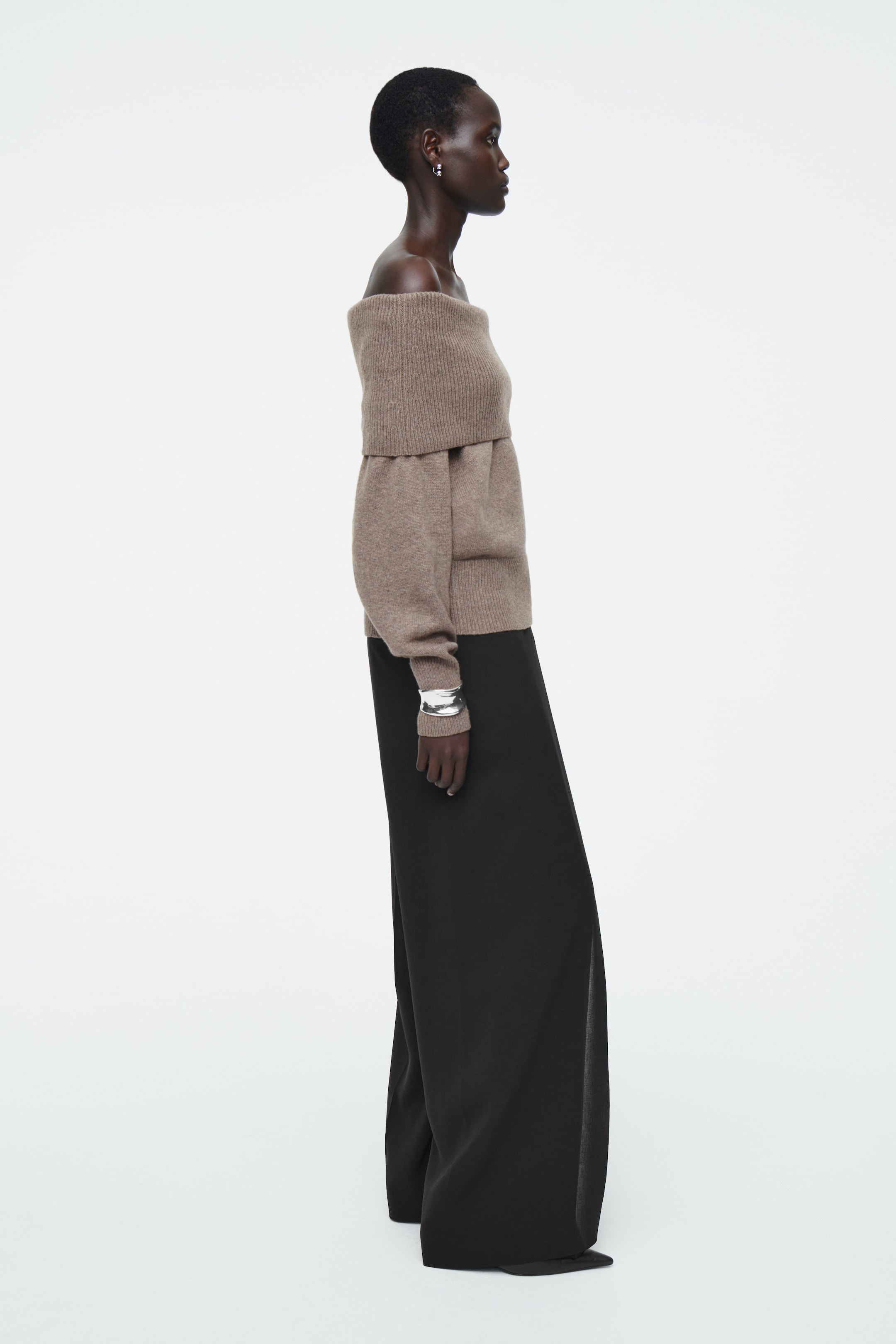 Größeres Bild ansehen: SCHULTERFREIER PULLOVER AUS MERINOWOLLE - BRAUN - Ladies | H&M DE 3