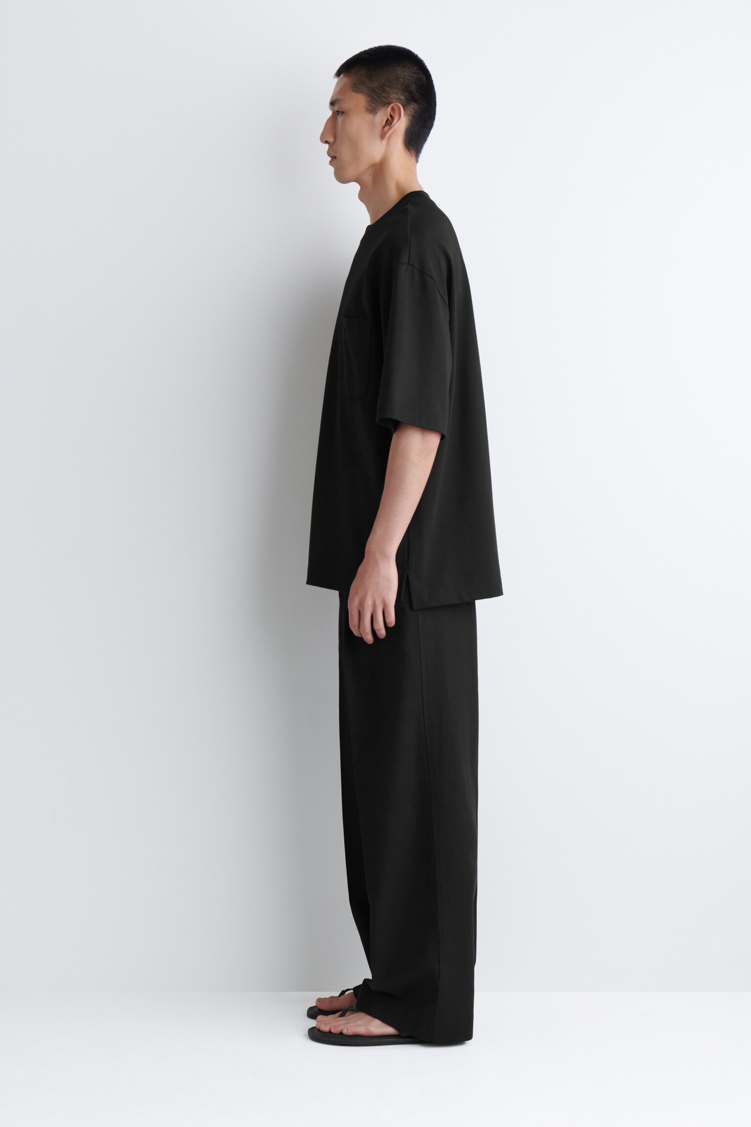 CAMISETA OVERSIZE DE ALGODÓN GRUESO - NEGRO/BLANCO/MARRÓN/RAYAS - 10