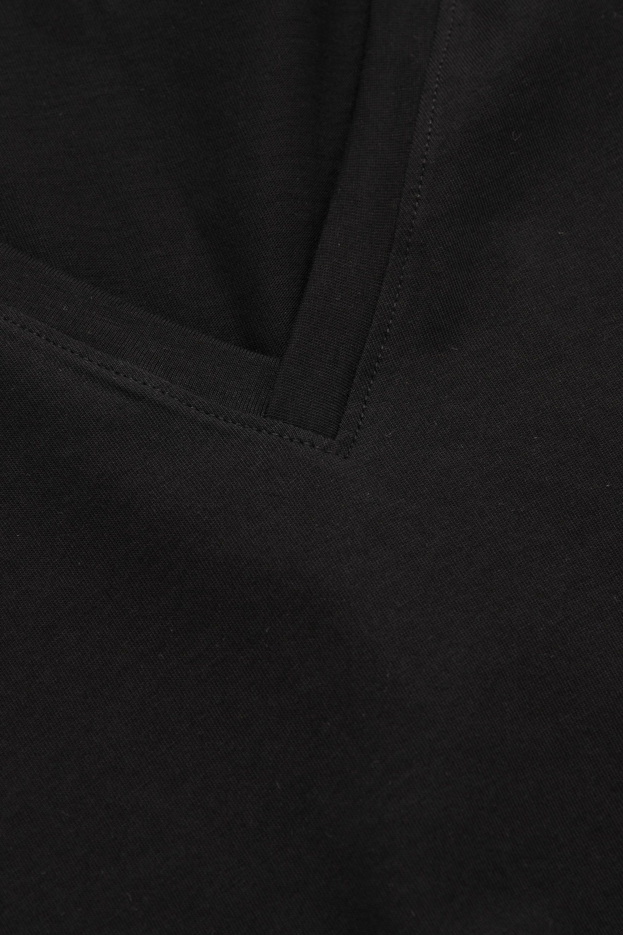 Visa större bild: 24/7 KLASSISK V-RINGAD T-SHIRT - SVART - DAM | H&M SE 7