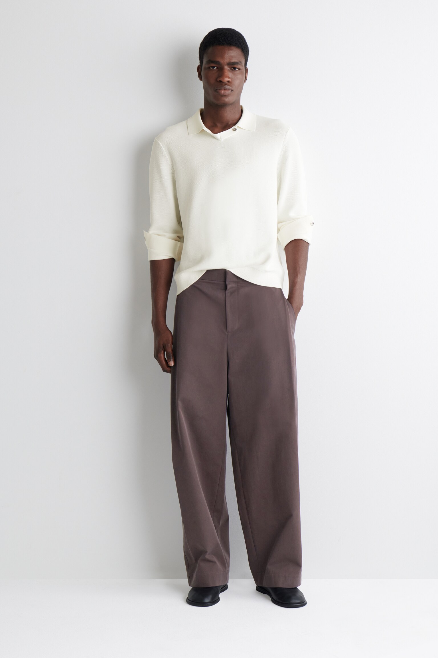 WIDE-LEG PLEATED COTTON TROUSERS - DARK BROWN/NAVY