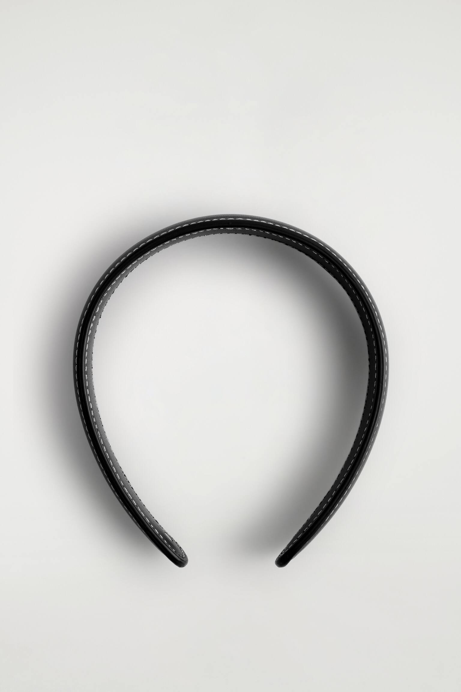TOPSTITCHED LEATHER HEADBAND - שחור - 2