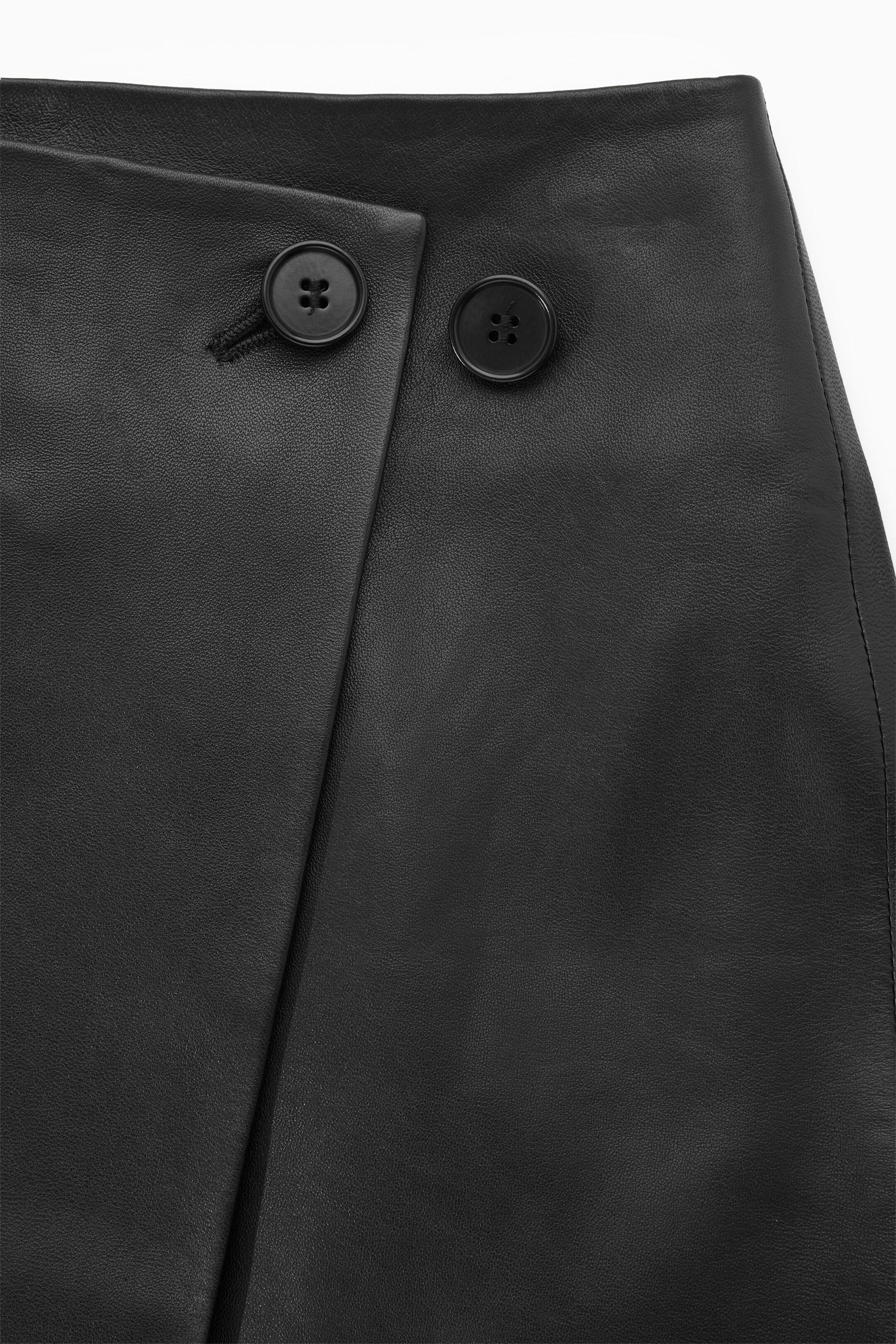 Näytä suurempi kuva: LEATHER MINI WRAP SKIRT - BLACK - NAISET | H&M FI 2