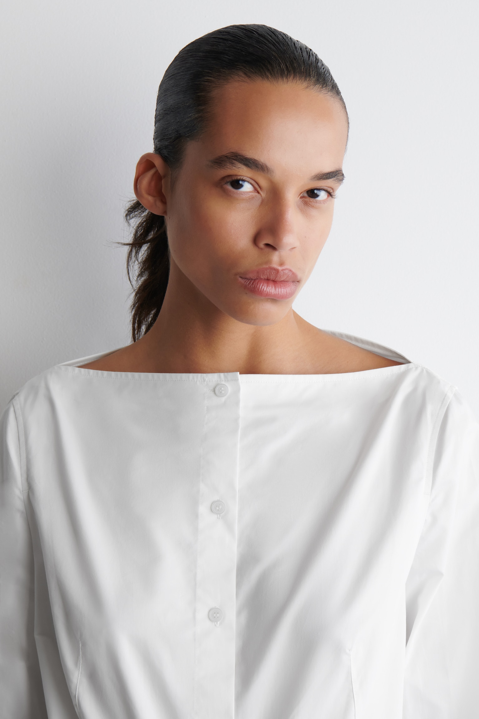 CAMISA DE ALGODÓN CON CUELLO BARCO - BLANCO - 7