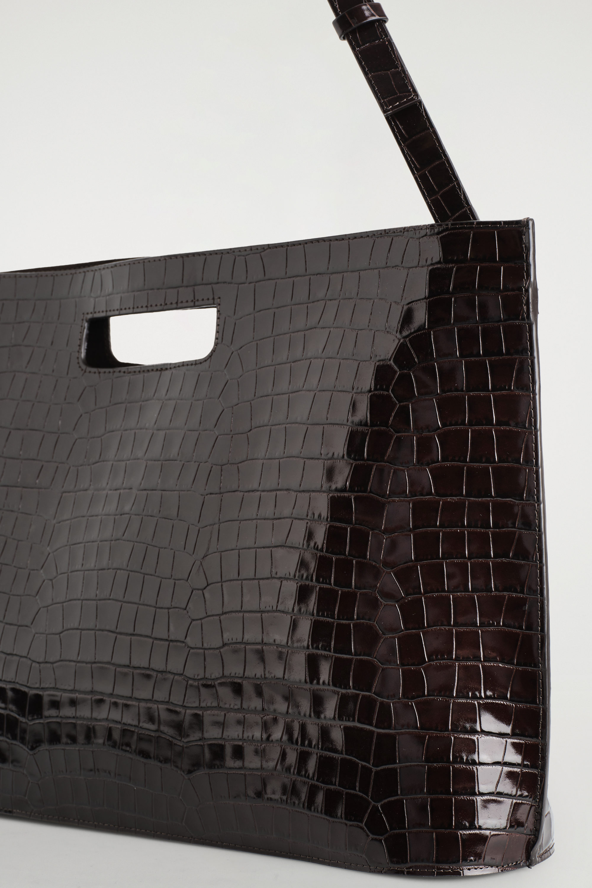 FOLIO OVERSIZED BAG - CROC-EFFECT LEATHER - BROWN | COS US