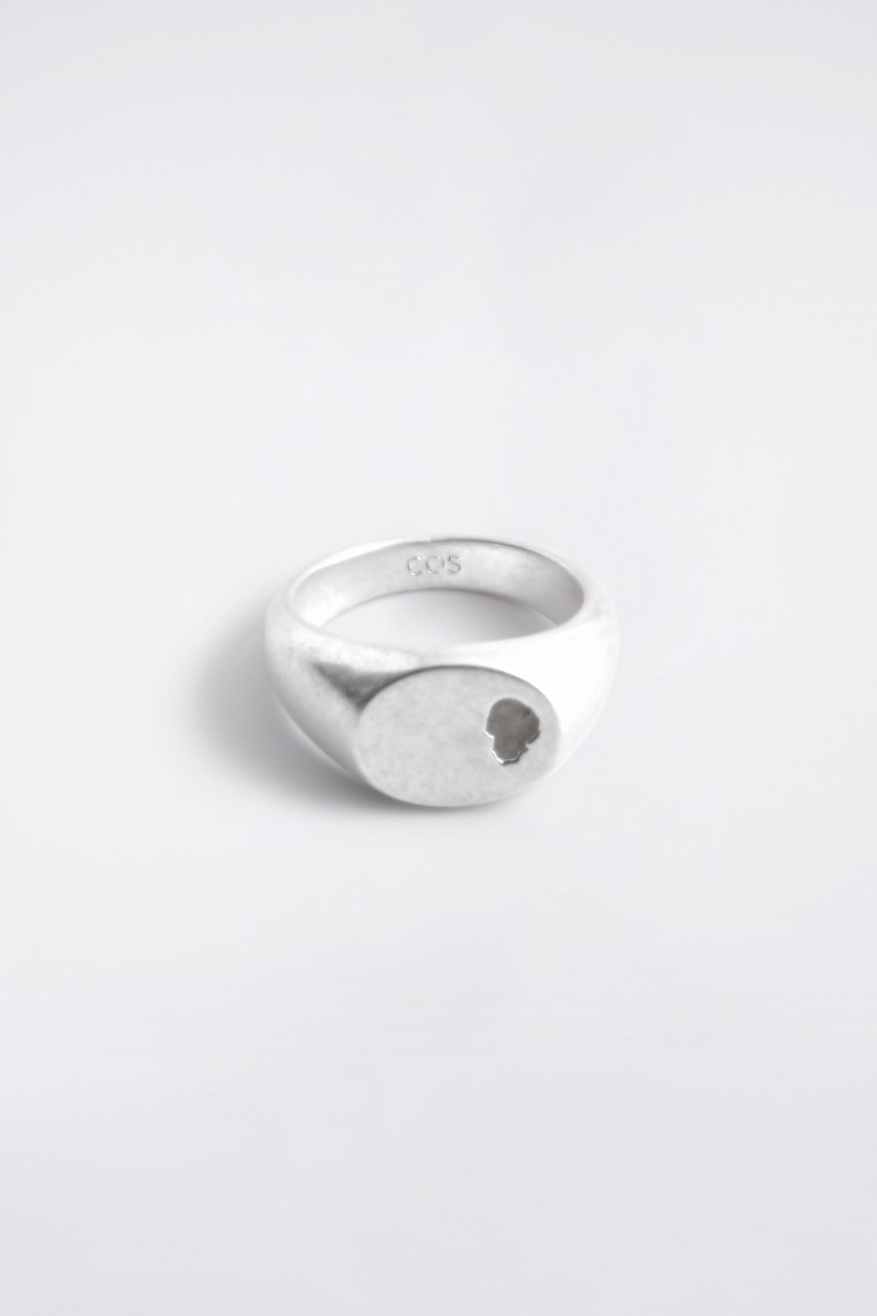 INDENTED SIGNET RING