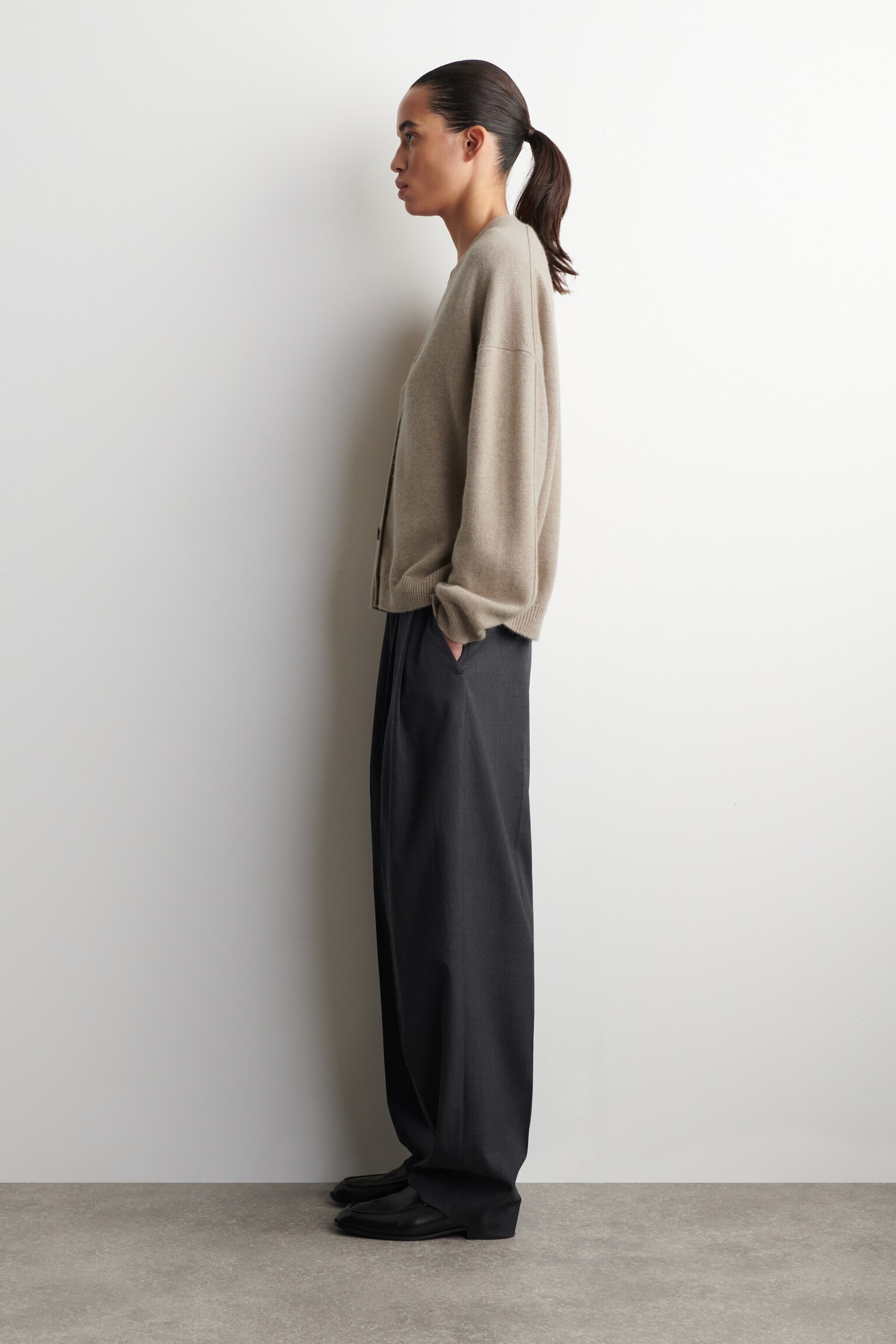 קרדיגן קשמיר עם צווארון וי - בז' - 5