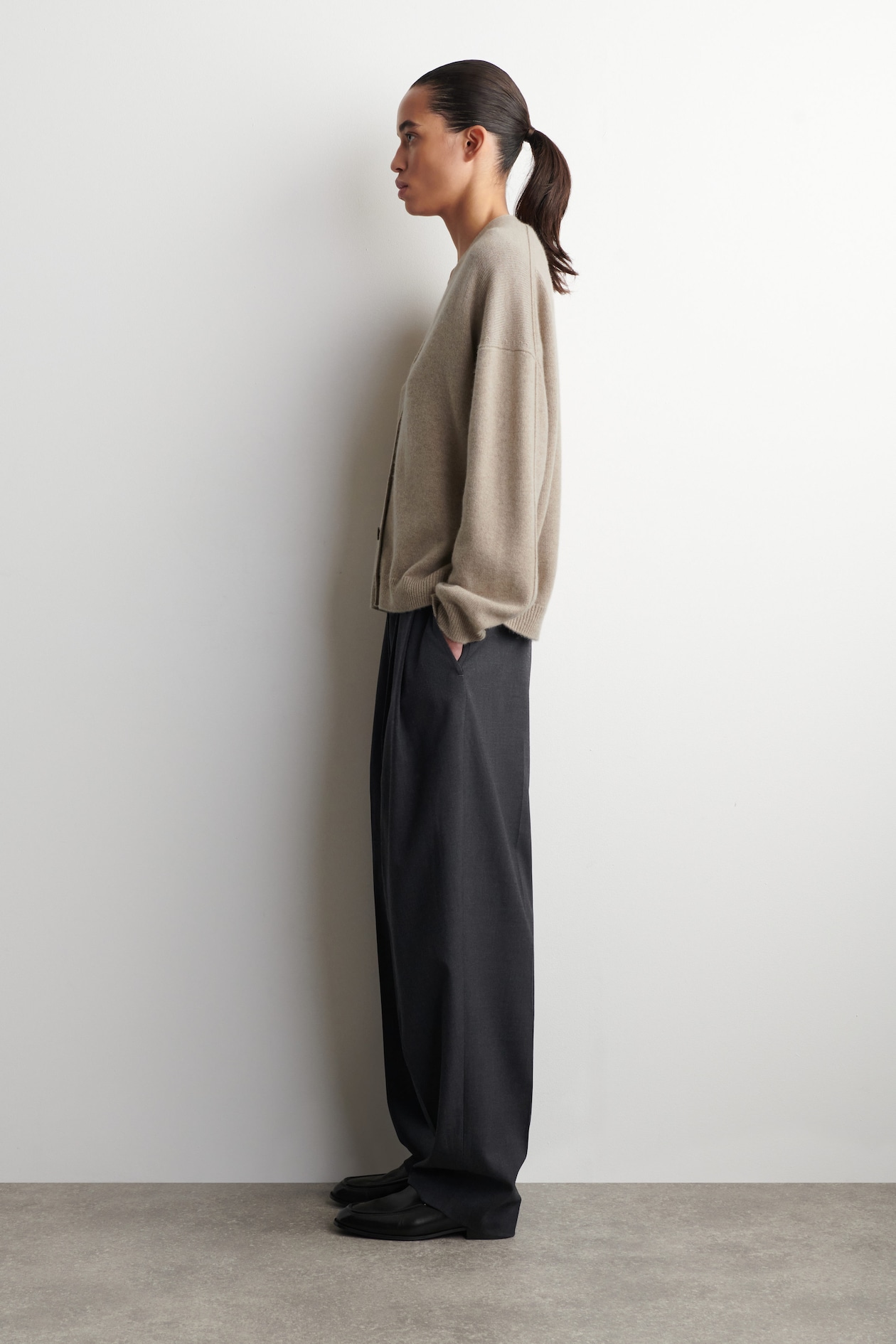 CASHMERE V-NECK CARDIGAN — BEIGE