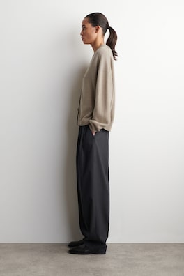 CASHMERE V-NECK CARDIGAN — BEIGE 3