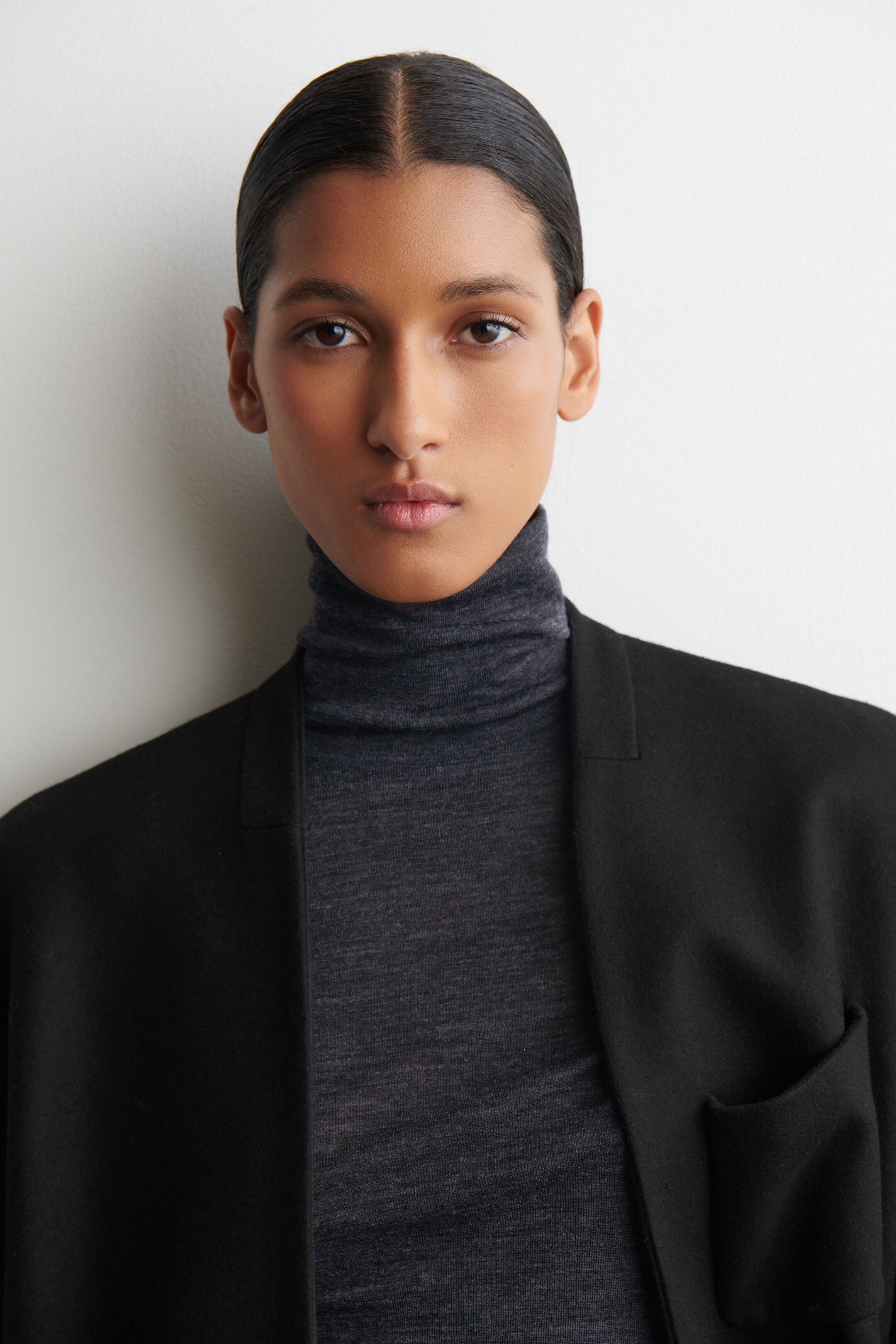 Zobrazit větší obrázek: TOP S VYSOKÝM LÍMCEM Z MERINO VLNY - DARK GREY MÉLANGE - ŽENY | H&M CZ 4