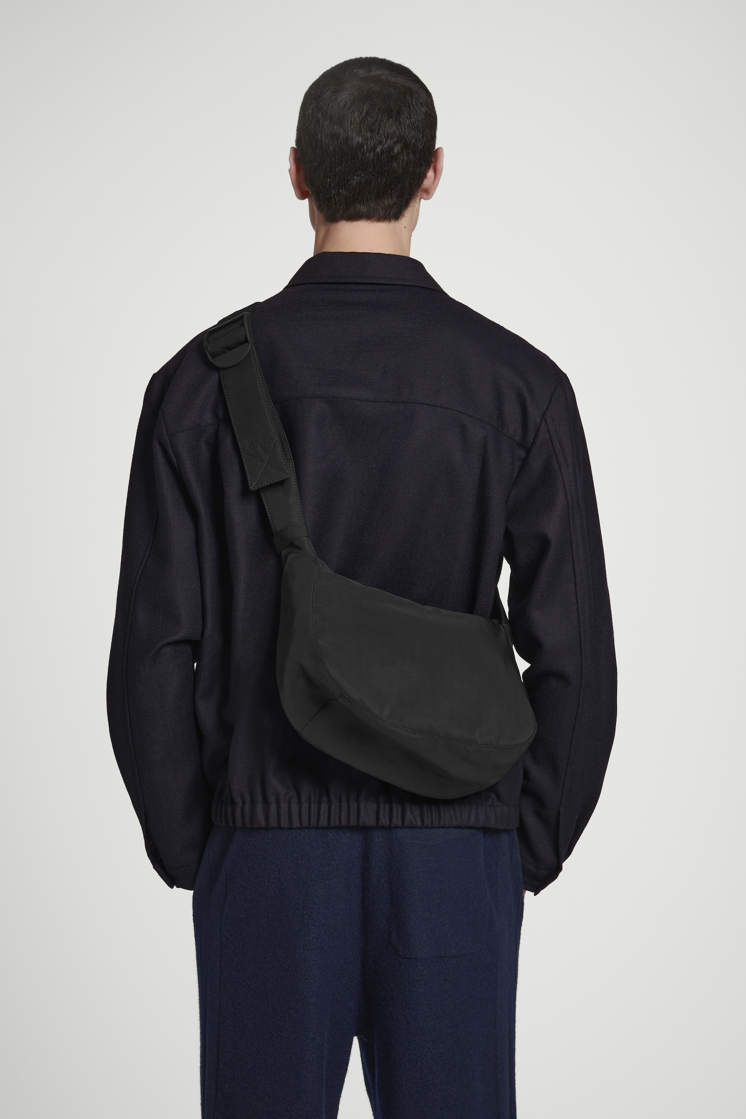 BOLSO BANDOLERA RESISTENTE AL AGUA - NEGRO - 4