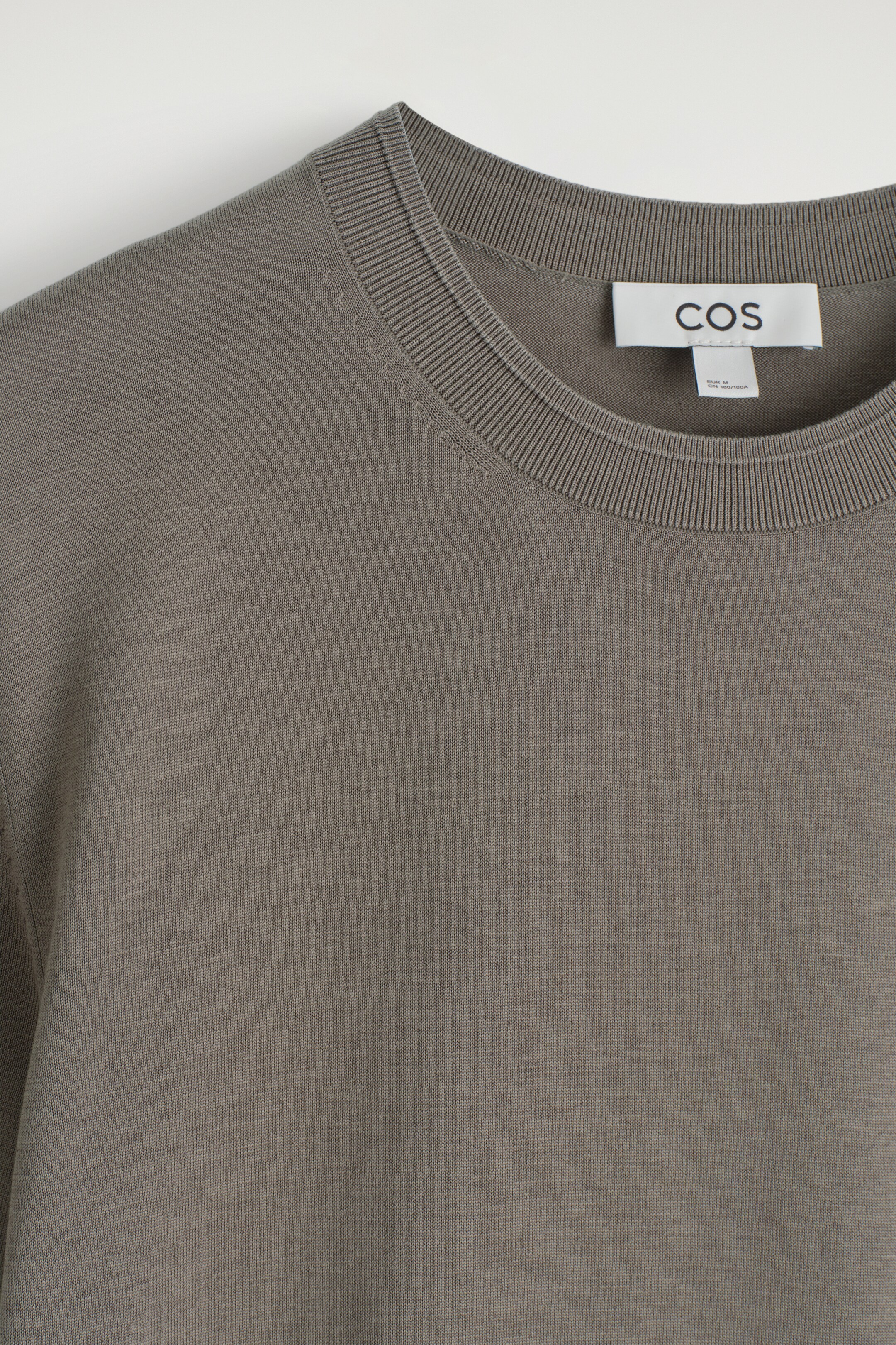 Agrandir l'image: T-SHIRT SLIM EN MAILLE DE SOIE - GRIS/BEIGE - HOMME | H&M CH 7