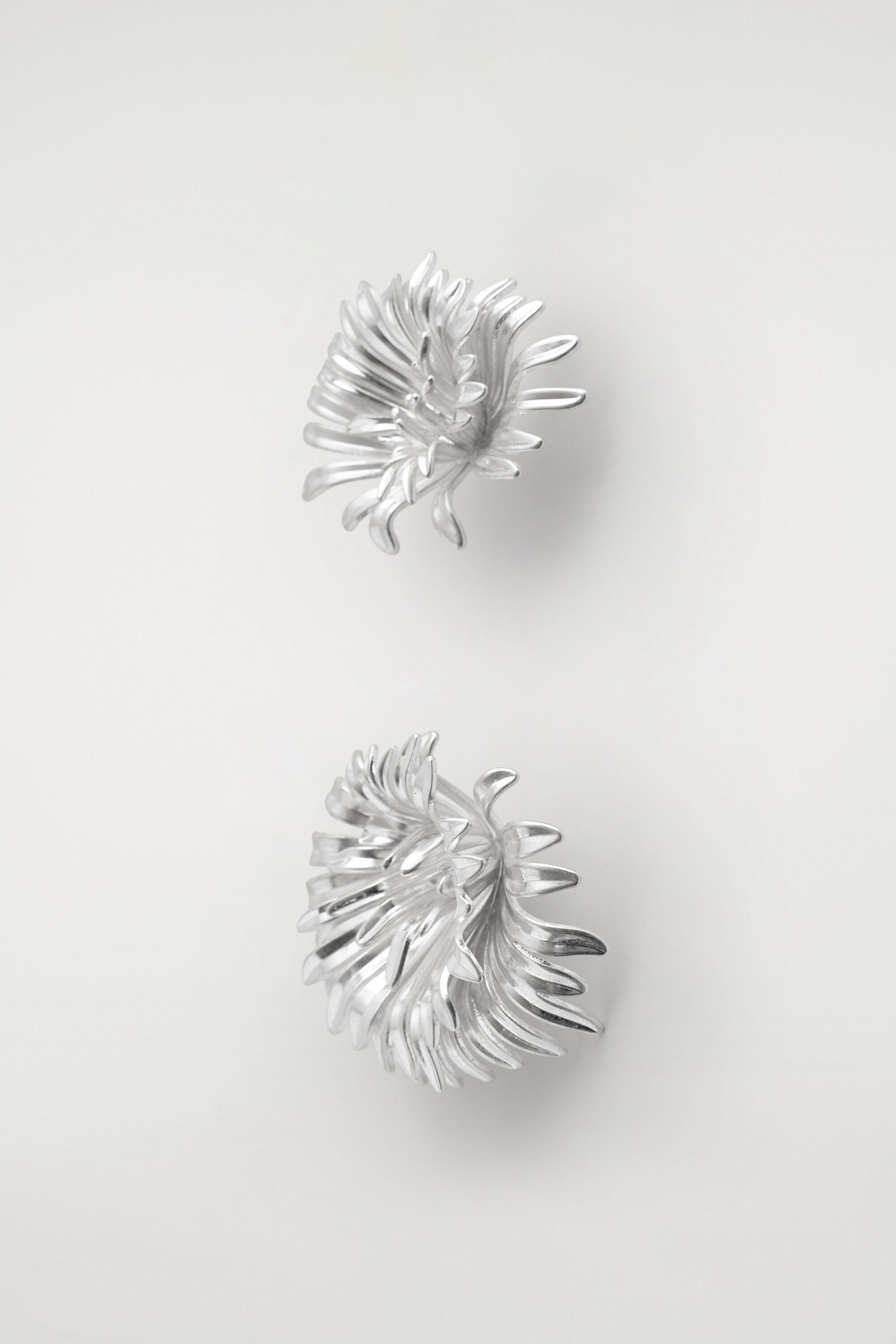 ASYMMETRIC ABSTRACT FLORAL EARRINGS - thumbnail 4