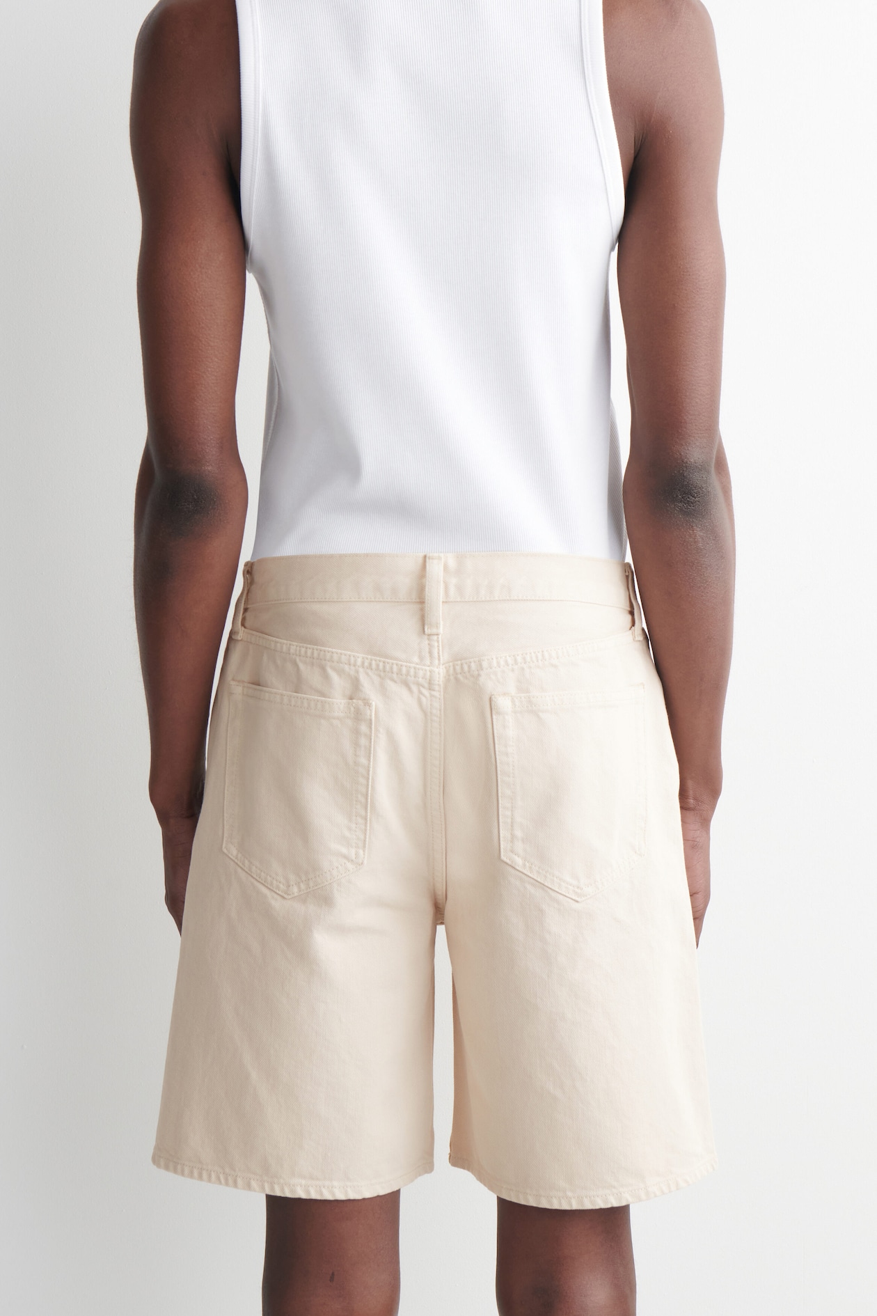 KNEE-LENGTH DENIM SHORTS — CHALK