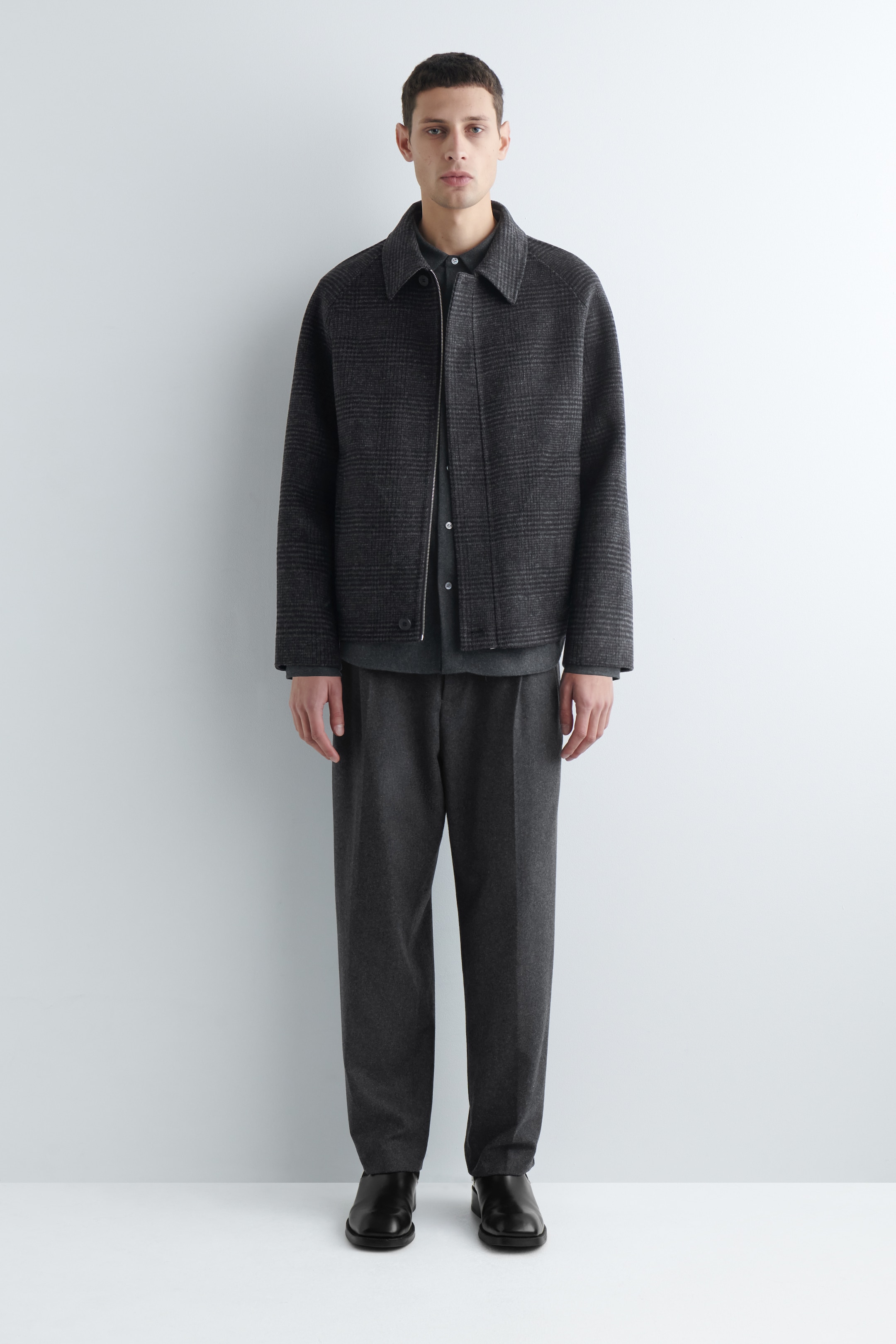 Zobrazit větší obrázek: OBRATITELNÁ KOSTKOVANÁ / VLNĚNÁ SAKO S VZOREM RYBÍ KOSTI - ŠEDÁ / KOSTKOVANÁ - MUŽI | H&M CZ 1