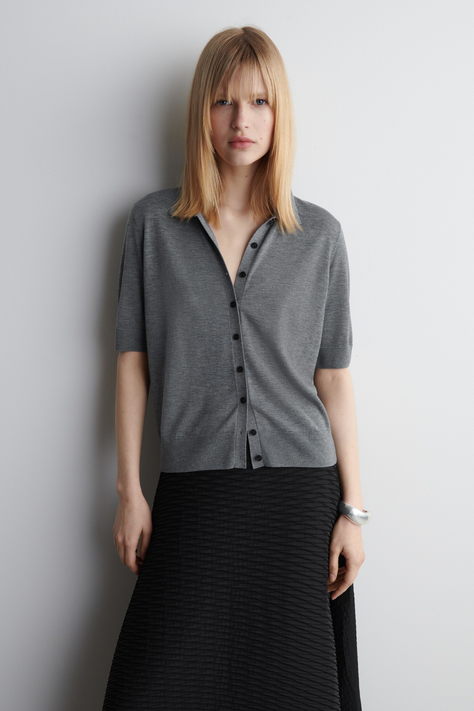 MERINO WOOL-BLEND POLO CARDIGAN - GREY MÉLANGE/RED