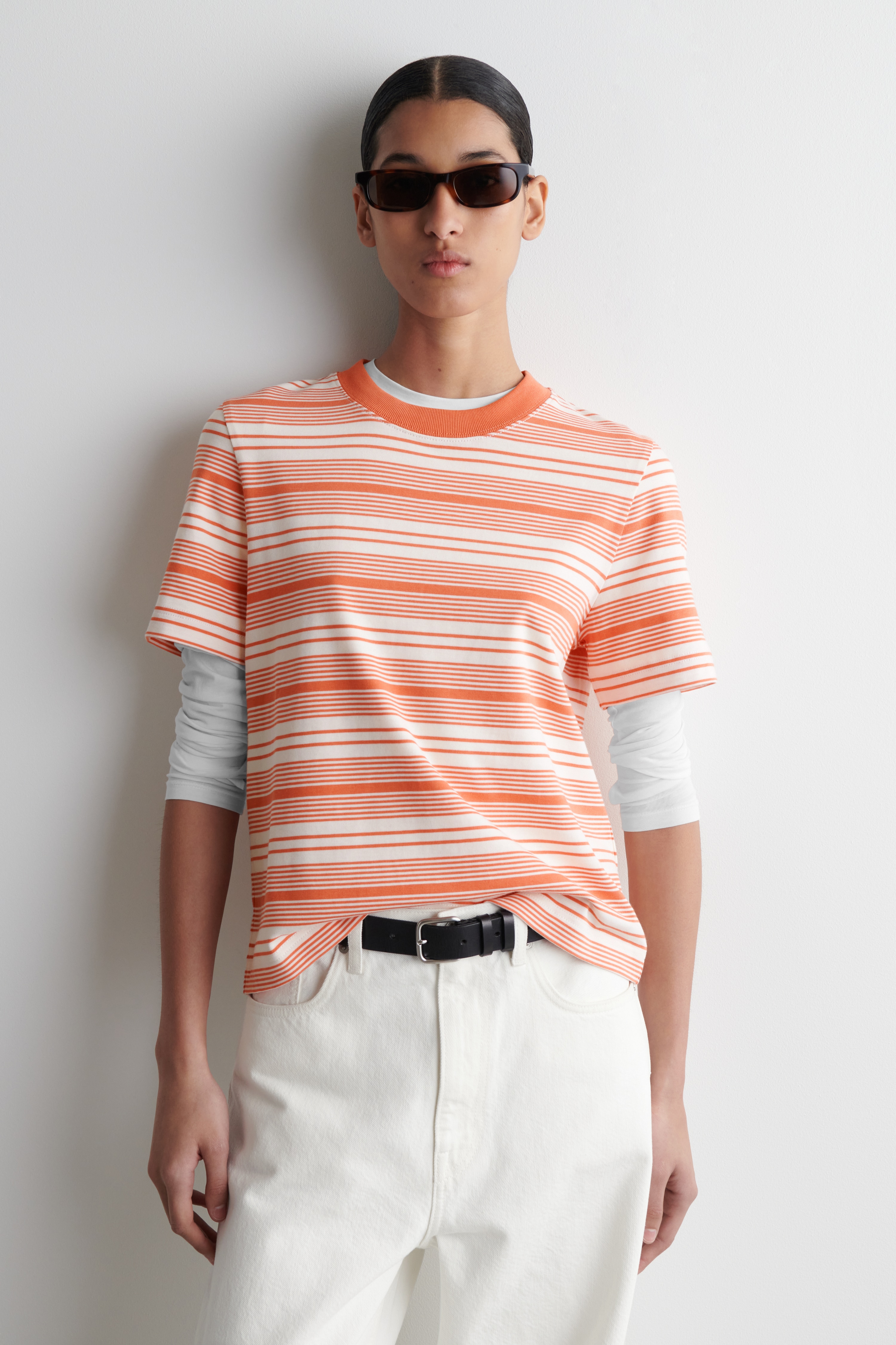 Tričko čistého střihu s klasickým střihem - ORANŽOVÁ / BÍLÁ / PRUHOVANÁ/NÁMOŘNICKÁ/SVĚTLÁ BÉŽOVÁ/ŠEDÝ MELÍR/Růžová / námořnická modř/NÁMOŘNICKÁ / BÍLÁ / PRUHOVANÁ/KHAKI/BÍLÁ / ČERNÁ/tmavě šedý melír