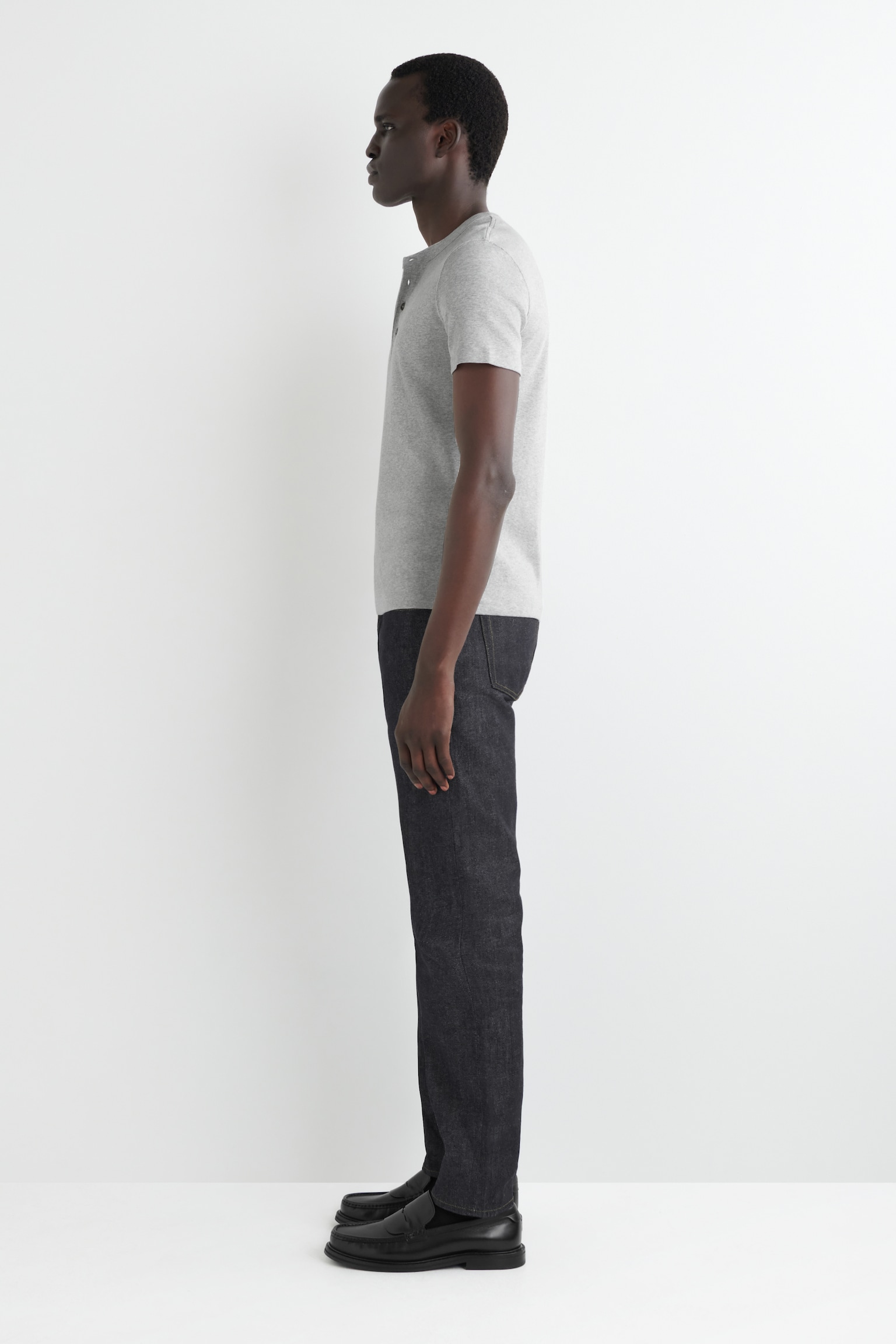 CAMISETA DE CANALÉ AJUSTADA CON BOTONES - GRIS JASPEADO/BLANCO/NEGRO - 6