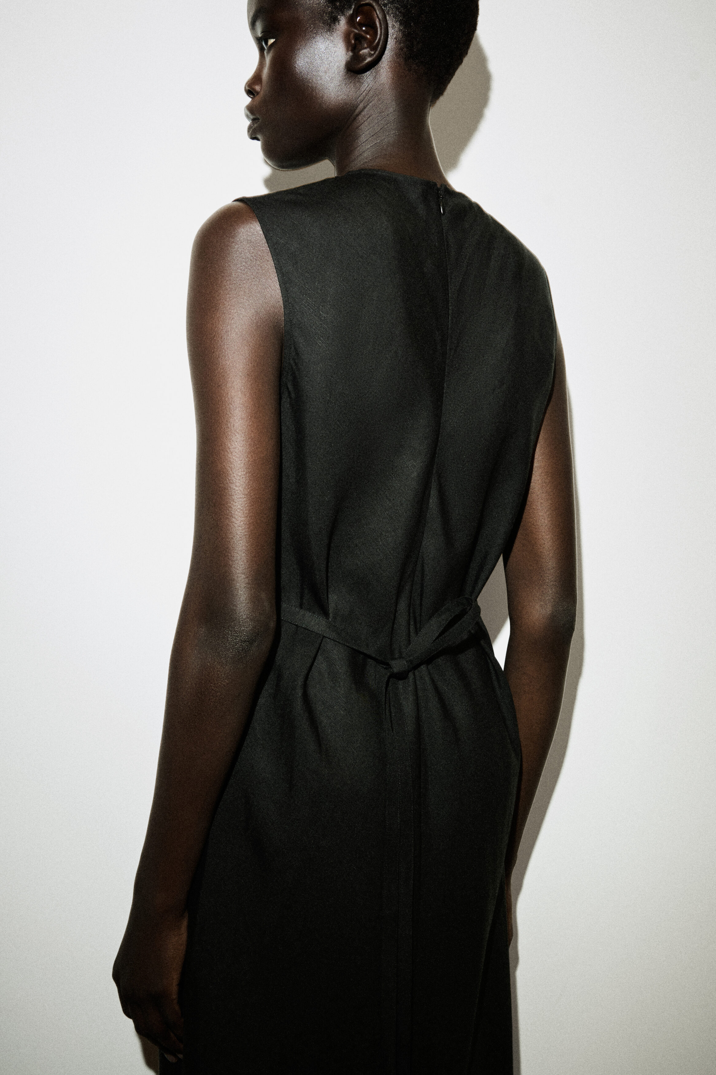 BIAS-CUT LINEN-BLEND MIDI DRESS - BLACK | COS NL