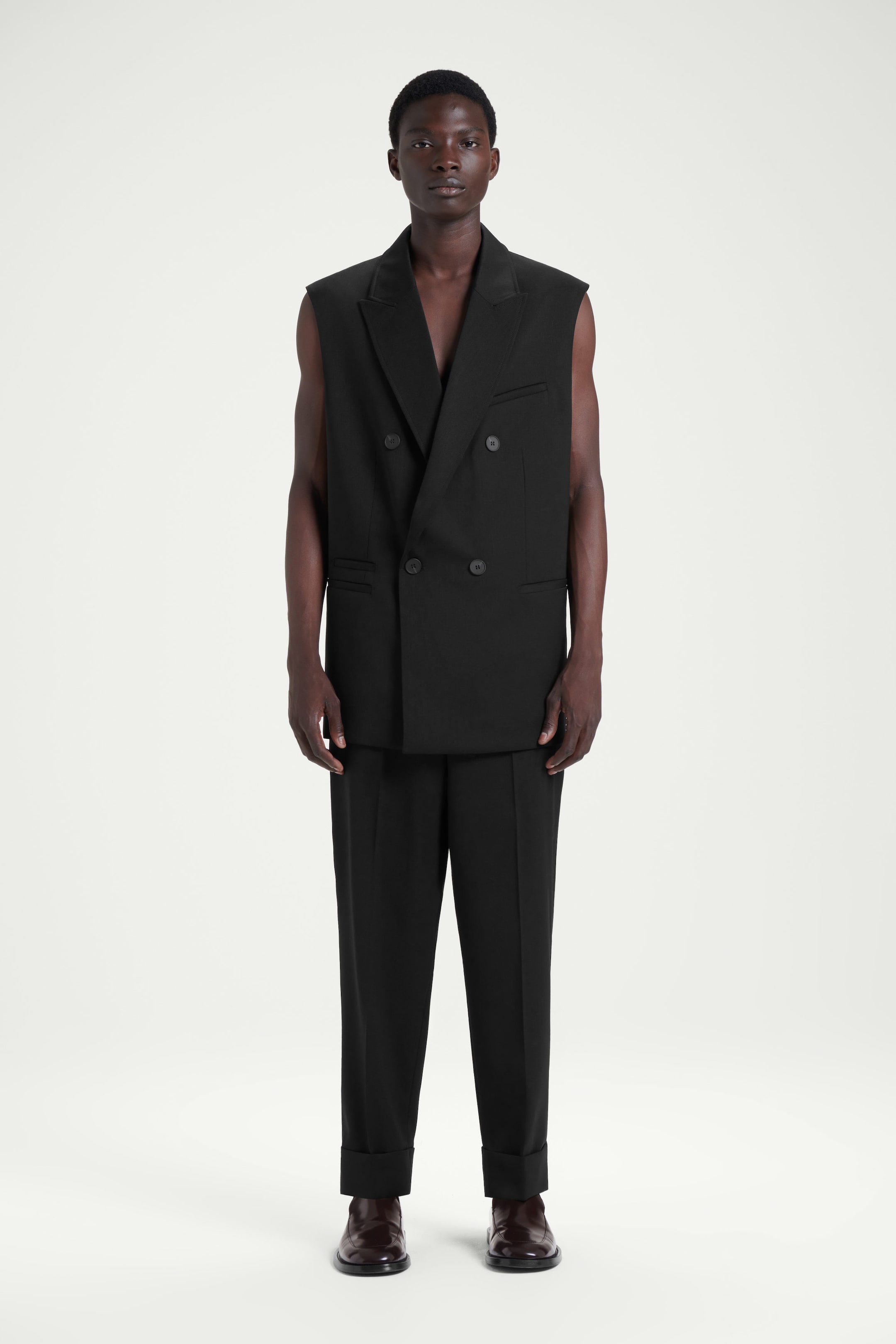 THE SLEEVELESS DOUBLE-BREASTED BLAZER