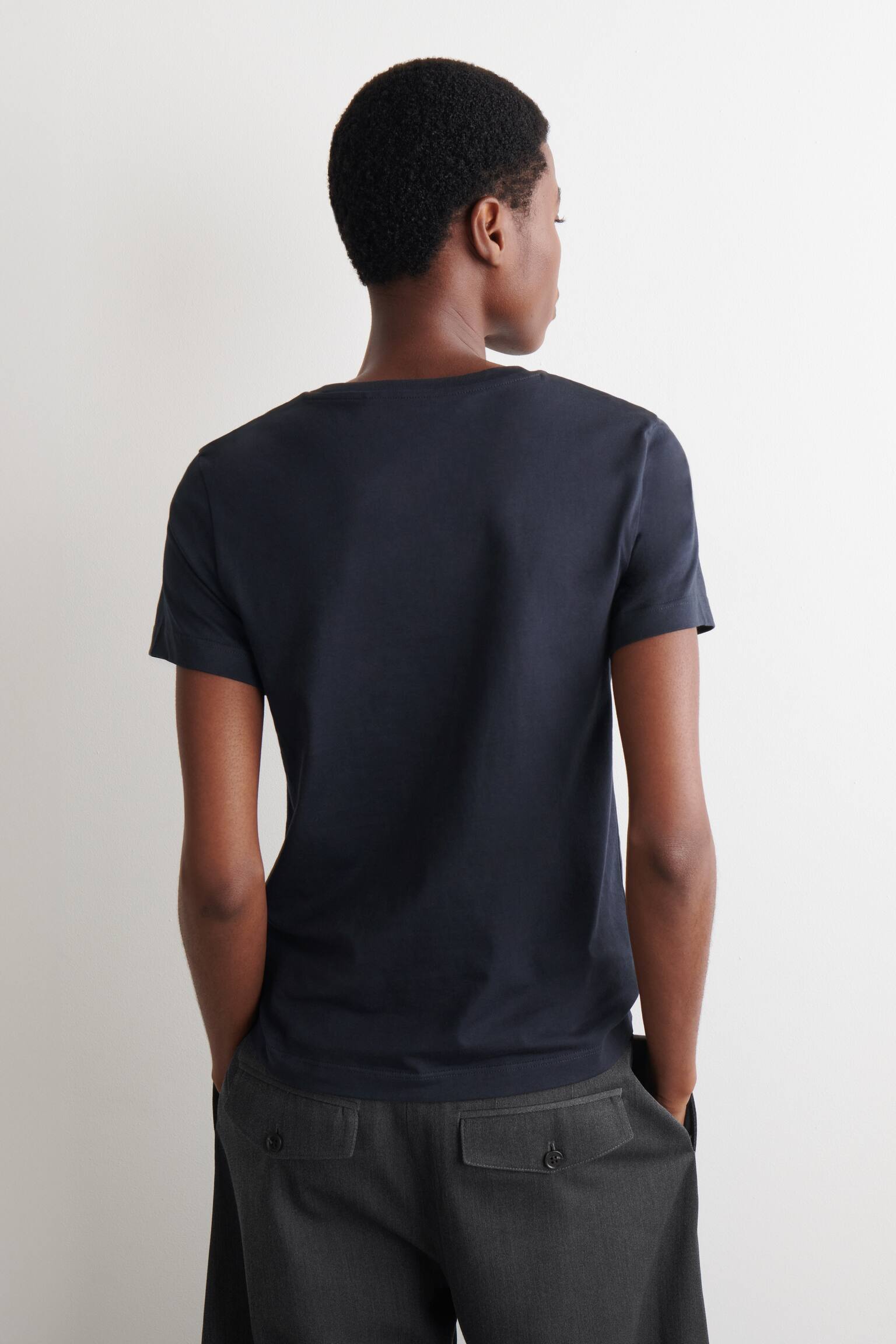 טישרט מכותנה עם צווארון עגול - כחול כהה/צהוב חמאה/בז' מעורב - 4