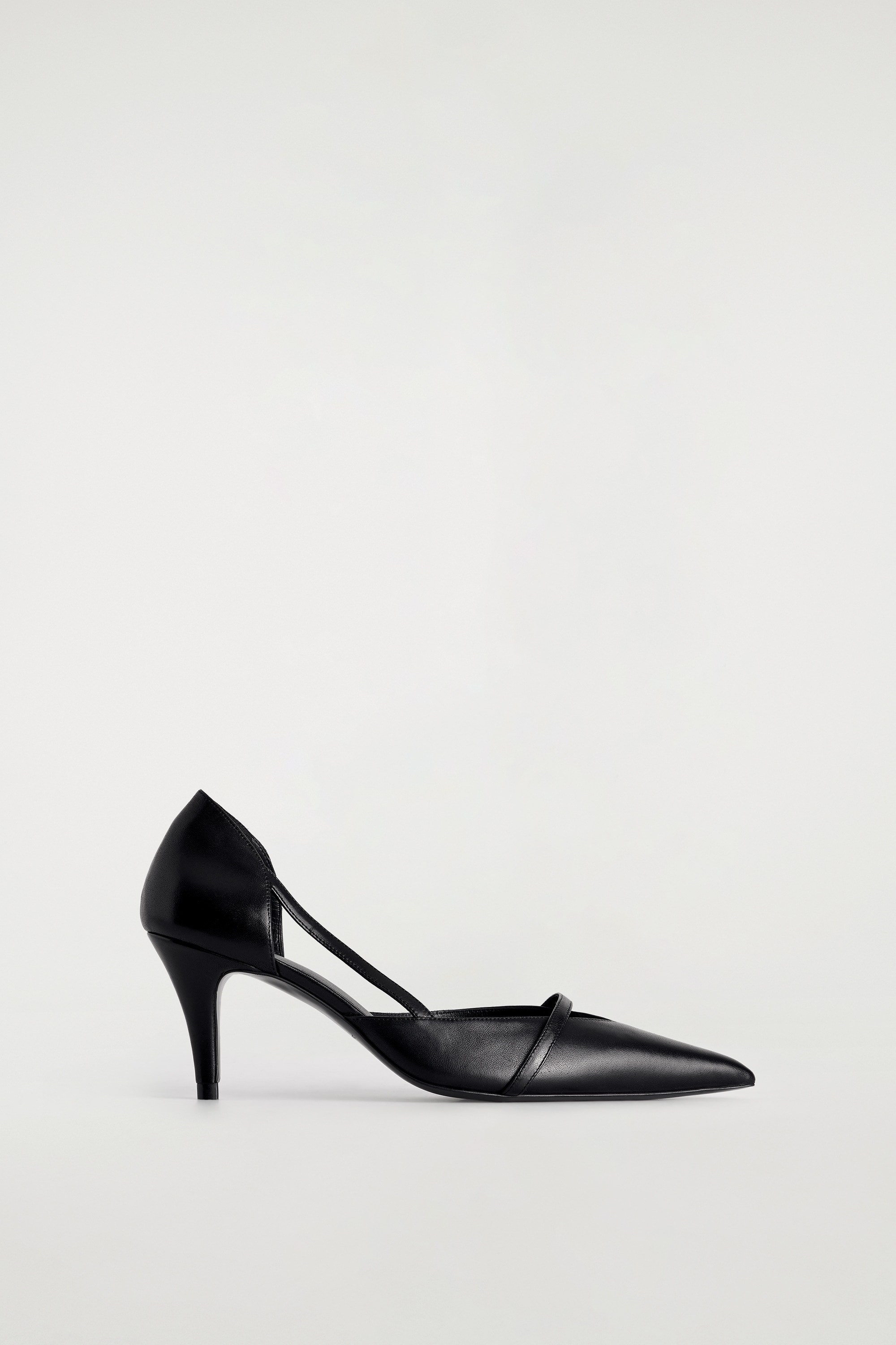 PUMPS AUS LEDER MIT RIEMEN - SCHWARZ/WEISS