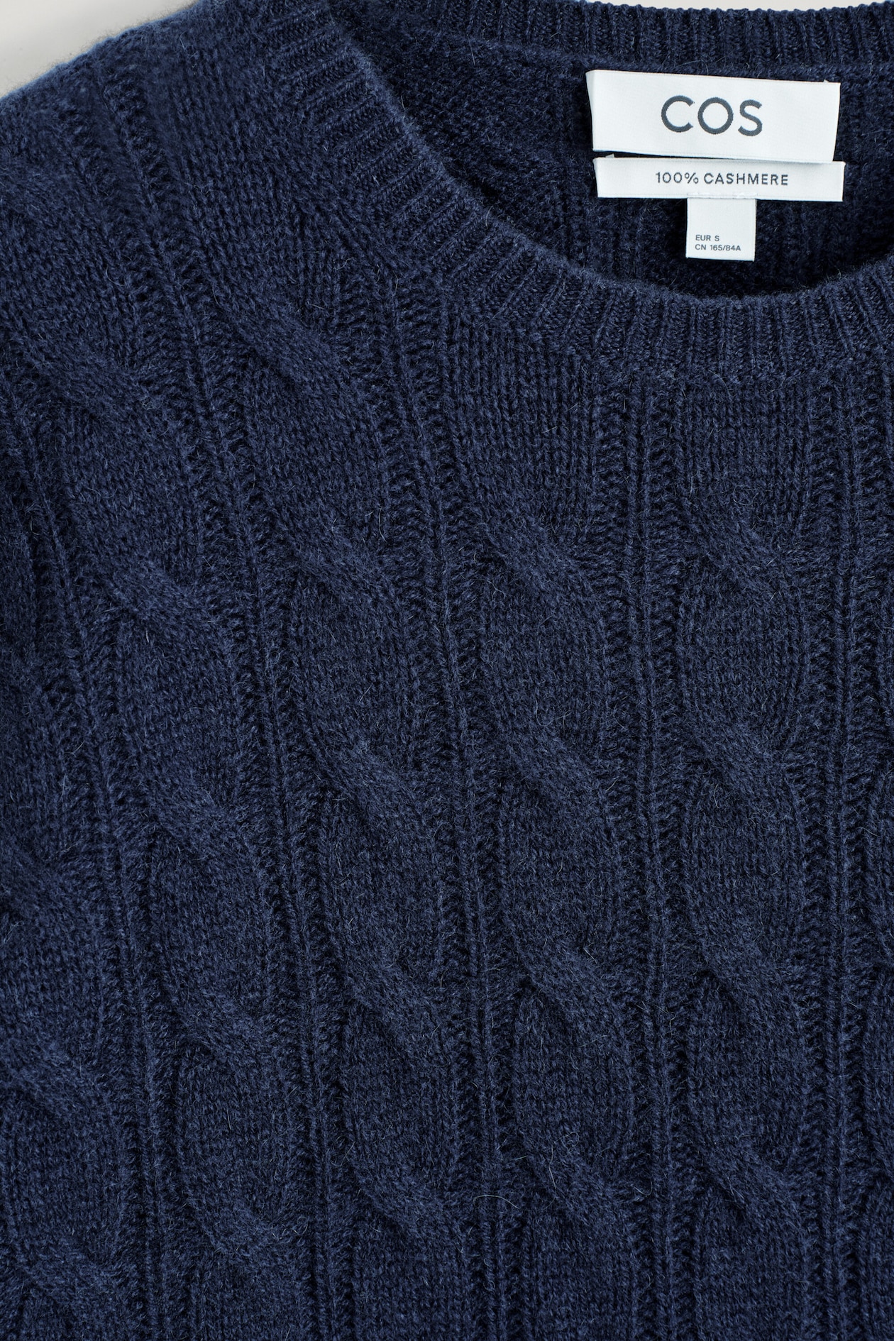 CABLE-KNIT PURE CASHMERE SWEATER — NAVY